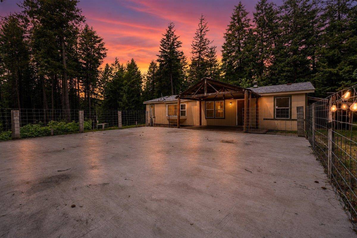 14611 Mountain View Ln, Newman Lake, WA 99025