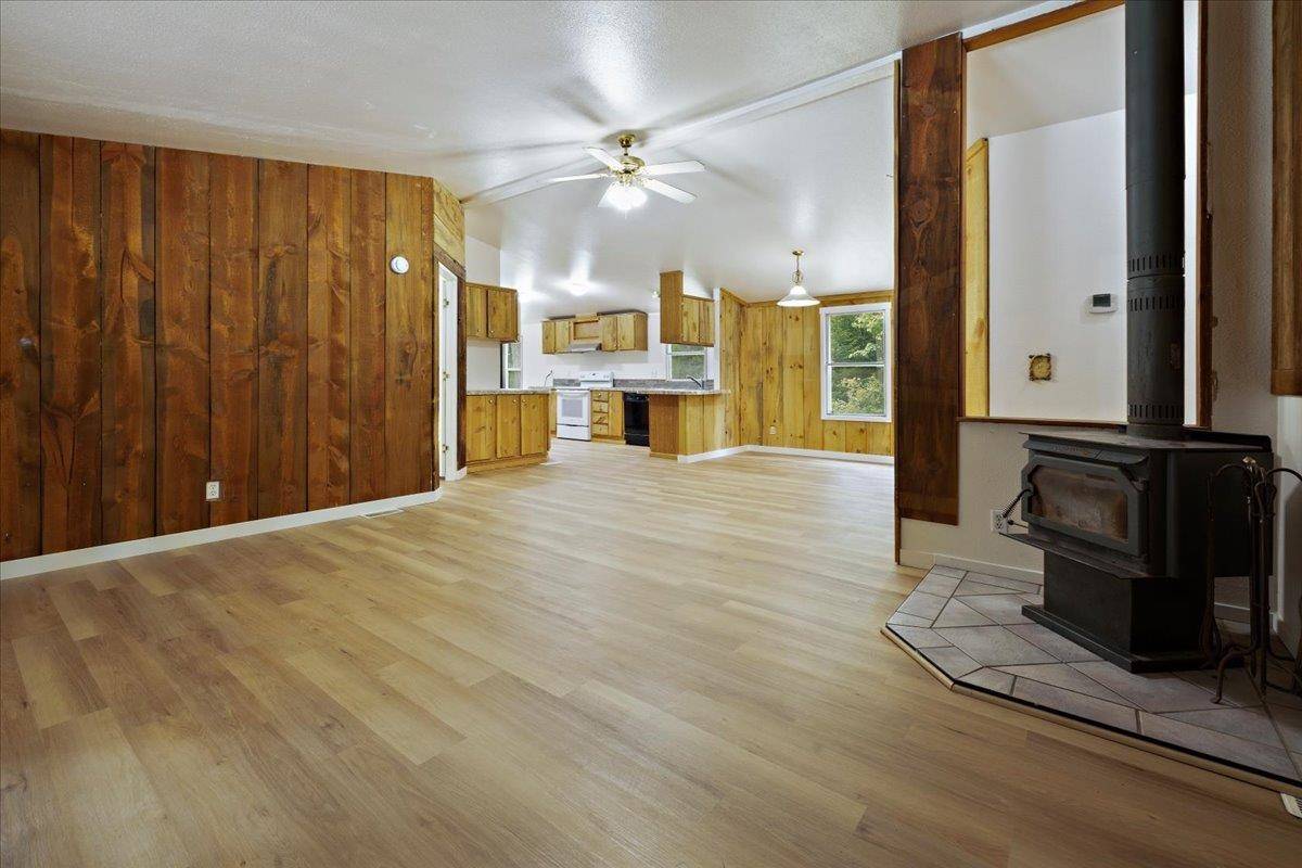 14611 Mountain View Ln, Newman Lake, WA 99025