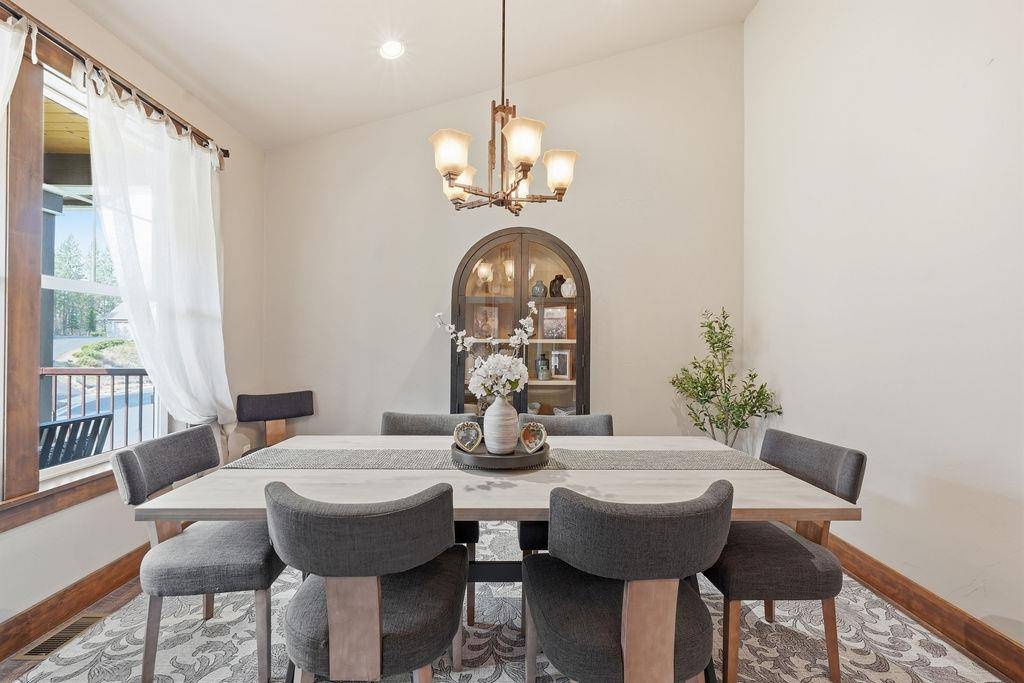 1211 E Quartz Ln, Spokane, WA 99208