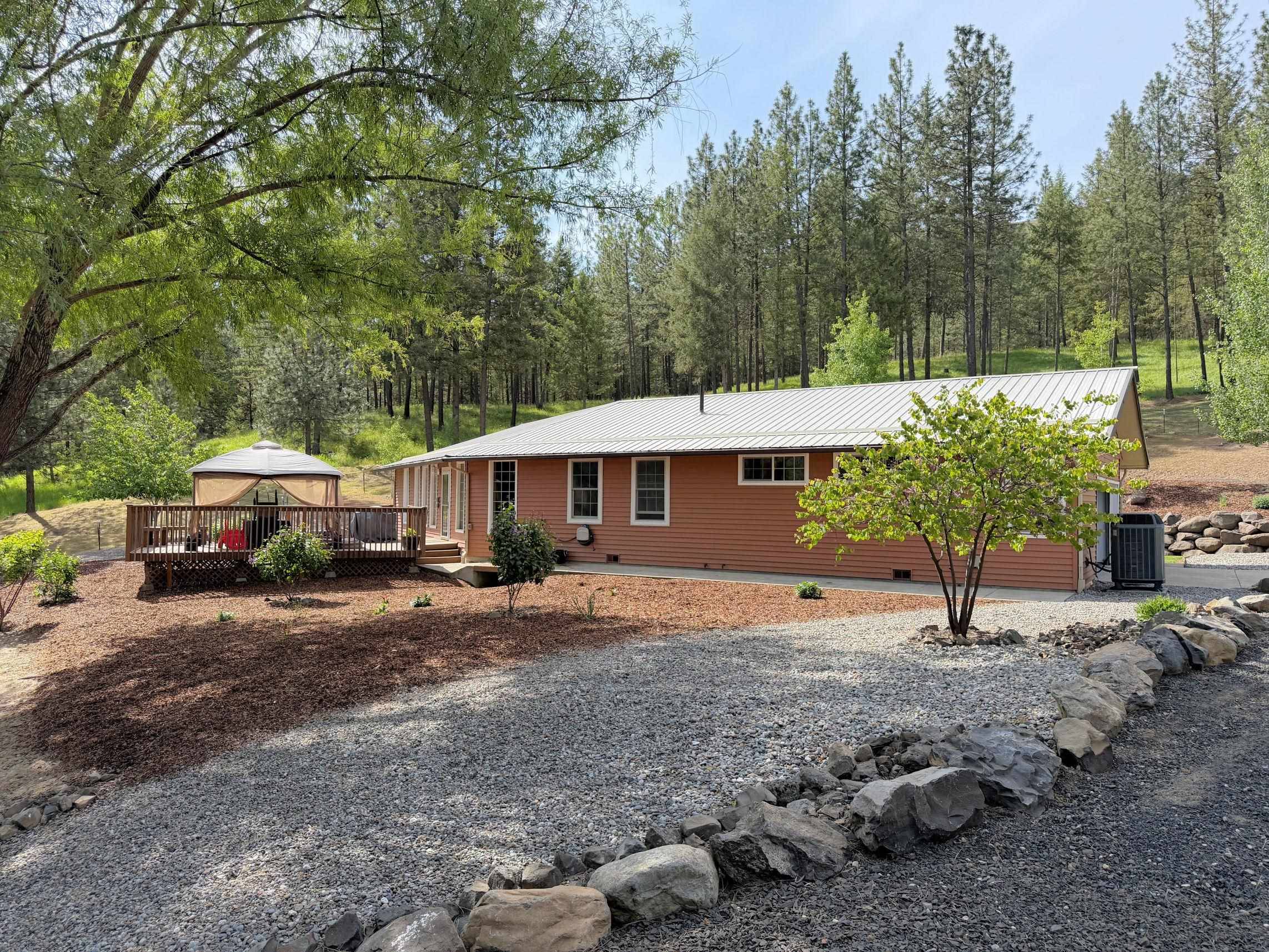32765 N Rays Pl, Davenport, WA 99122