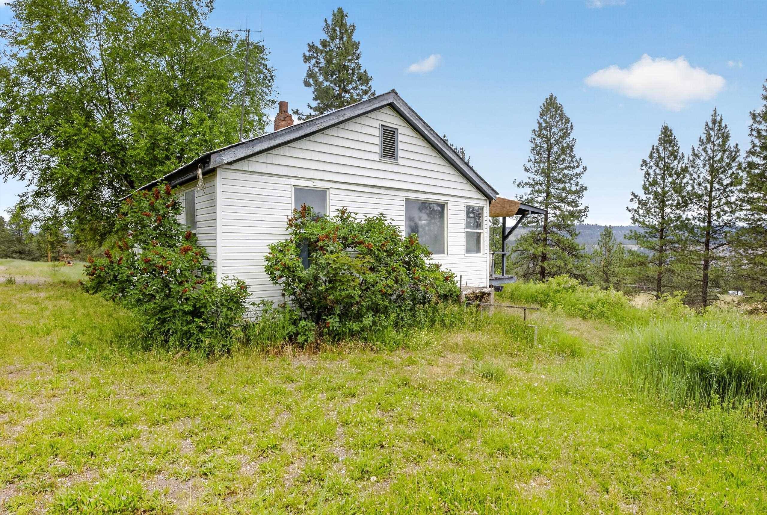 19010 N South Bank Rd, Nine Mile Falls, WA 99026