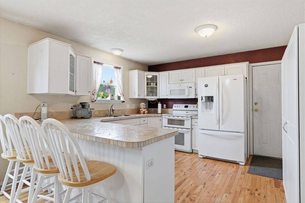 227 E Stringham Rd, Rockford, WA 99030