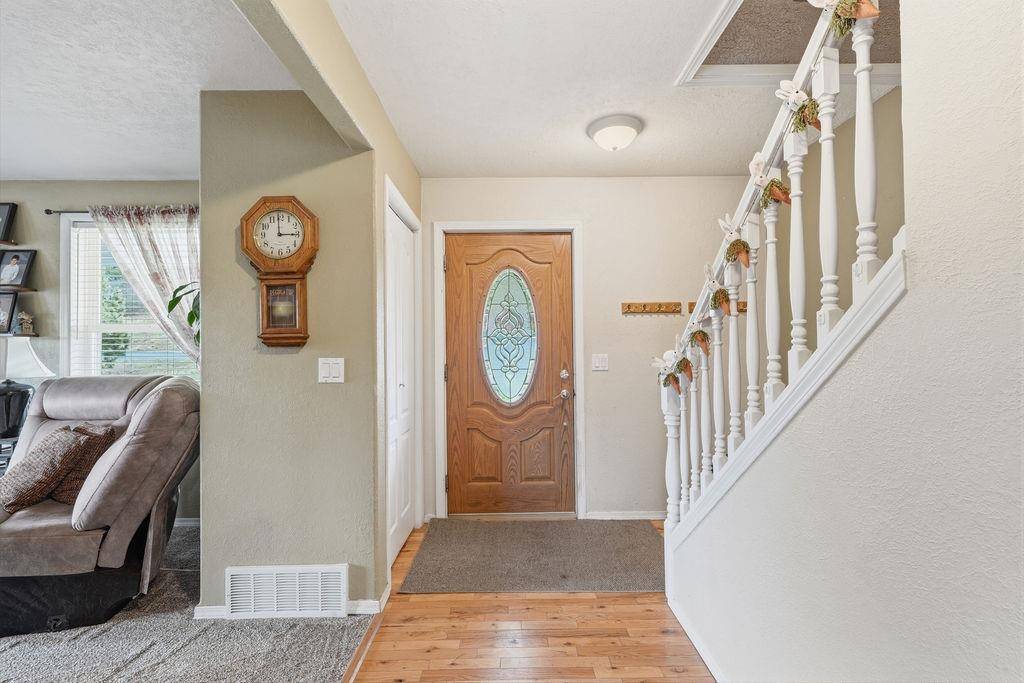 227 E Stringham Rd, Rockford, WA 99030