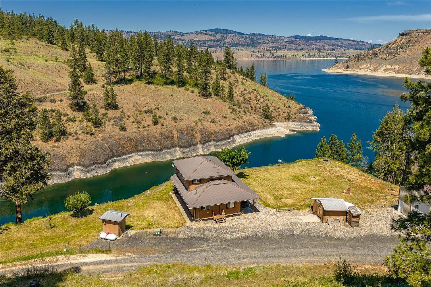 28605 E Moonshine Bay Ln, Creston, WA 99117