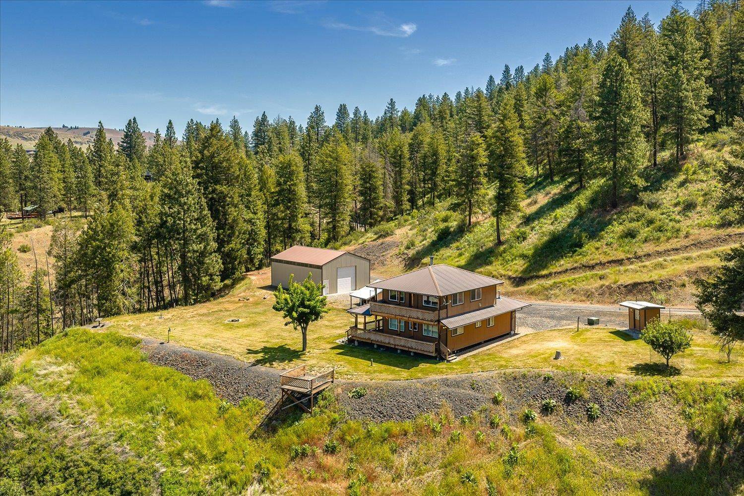 28605 E Moonshine Bay Ln, Creston, WA 99117