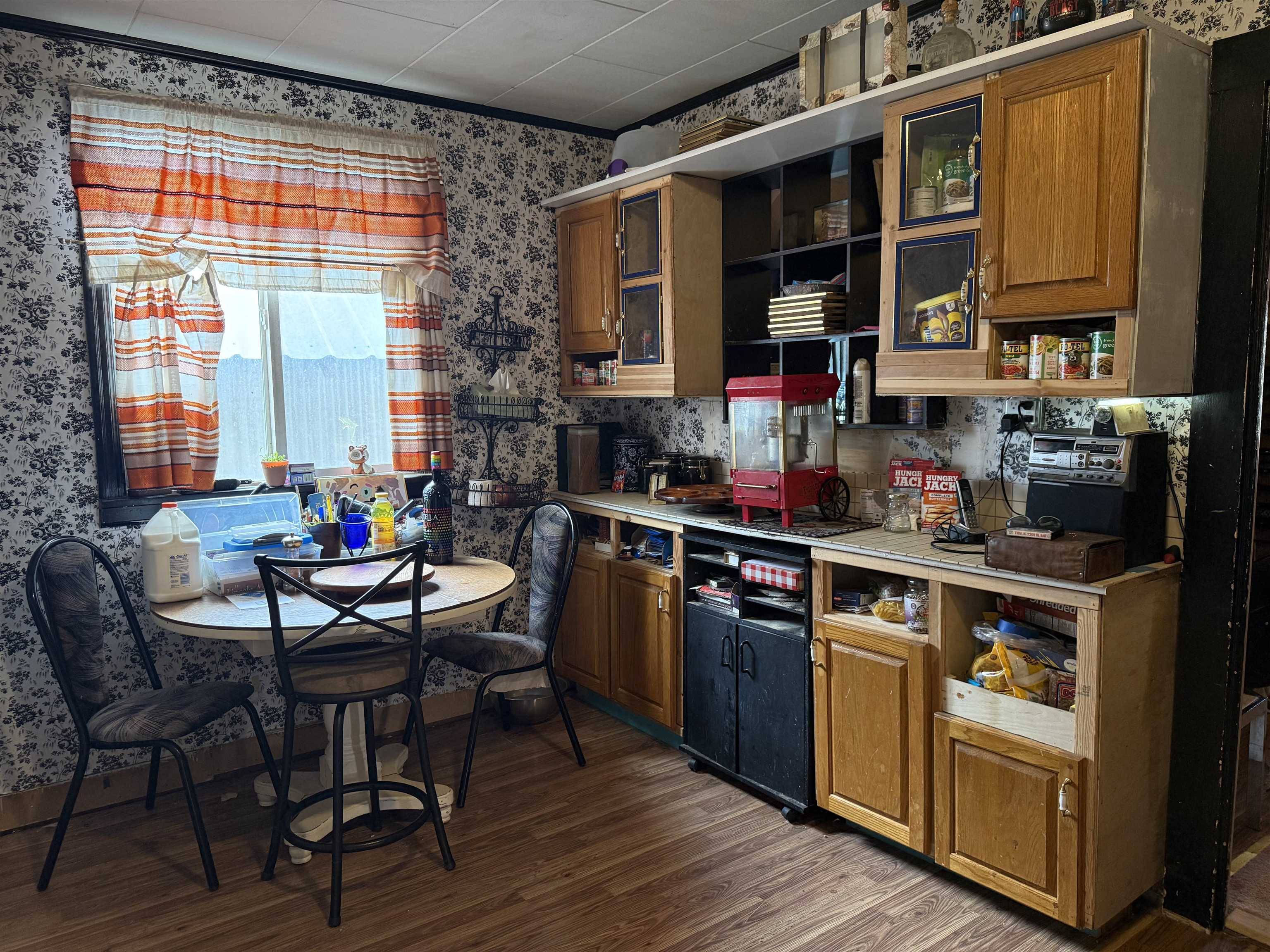 8 S 4th St, Harrington, WA 99134