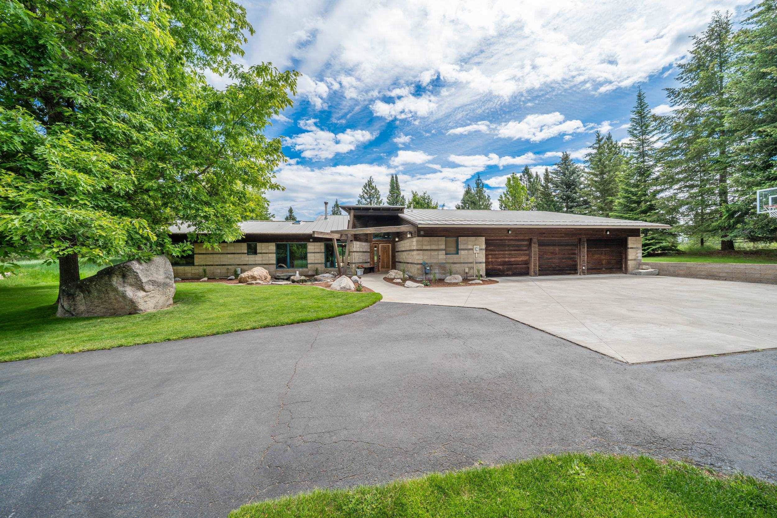 1616 E Whispering Springs Ln, Colbert, WA 99005