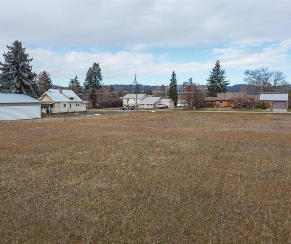 10218 E Empire Ave, Millwood, WA 99212