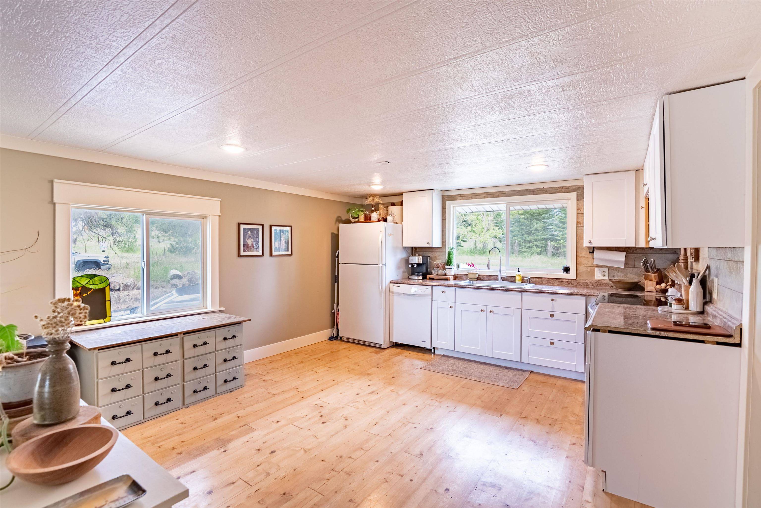 212 E Donna Ln, Colbert, WA 99005