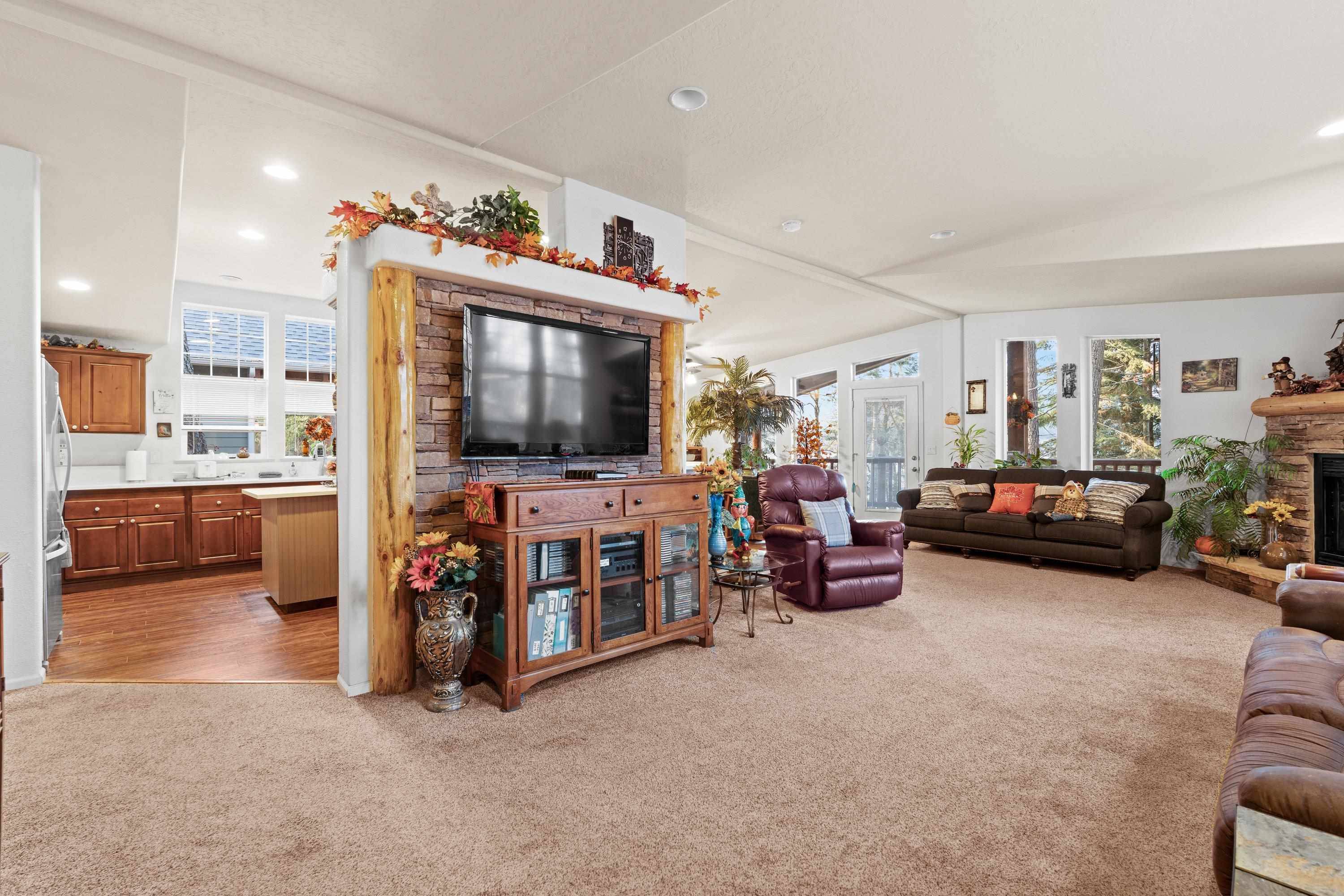 13907 N East Newman Lake Dr, Newman Lake, WA 99025