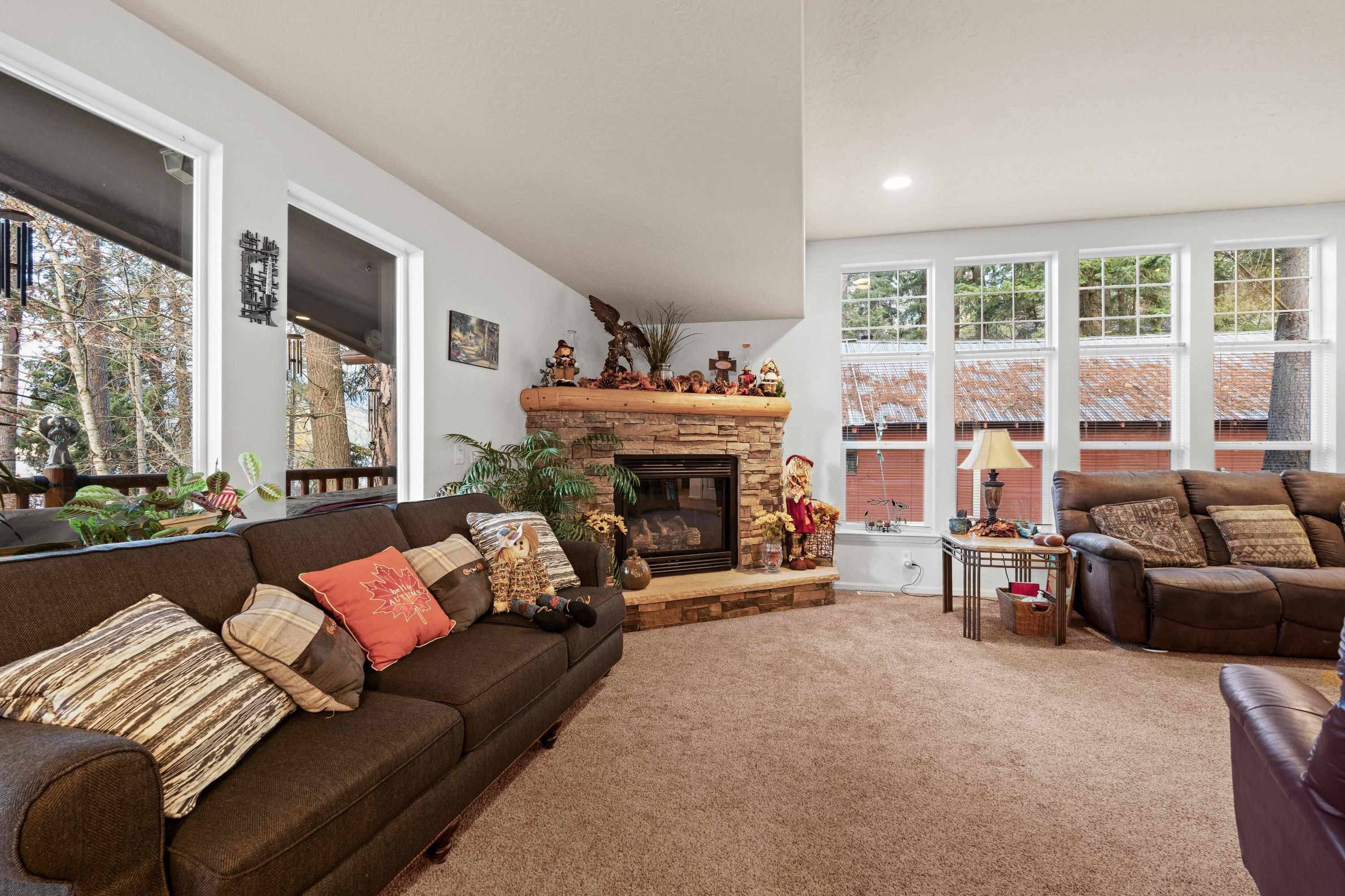 13907 N East Newman Lake Dr, Newman Lake, WA 99025