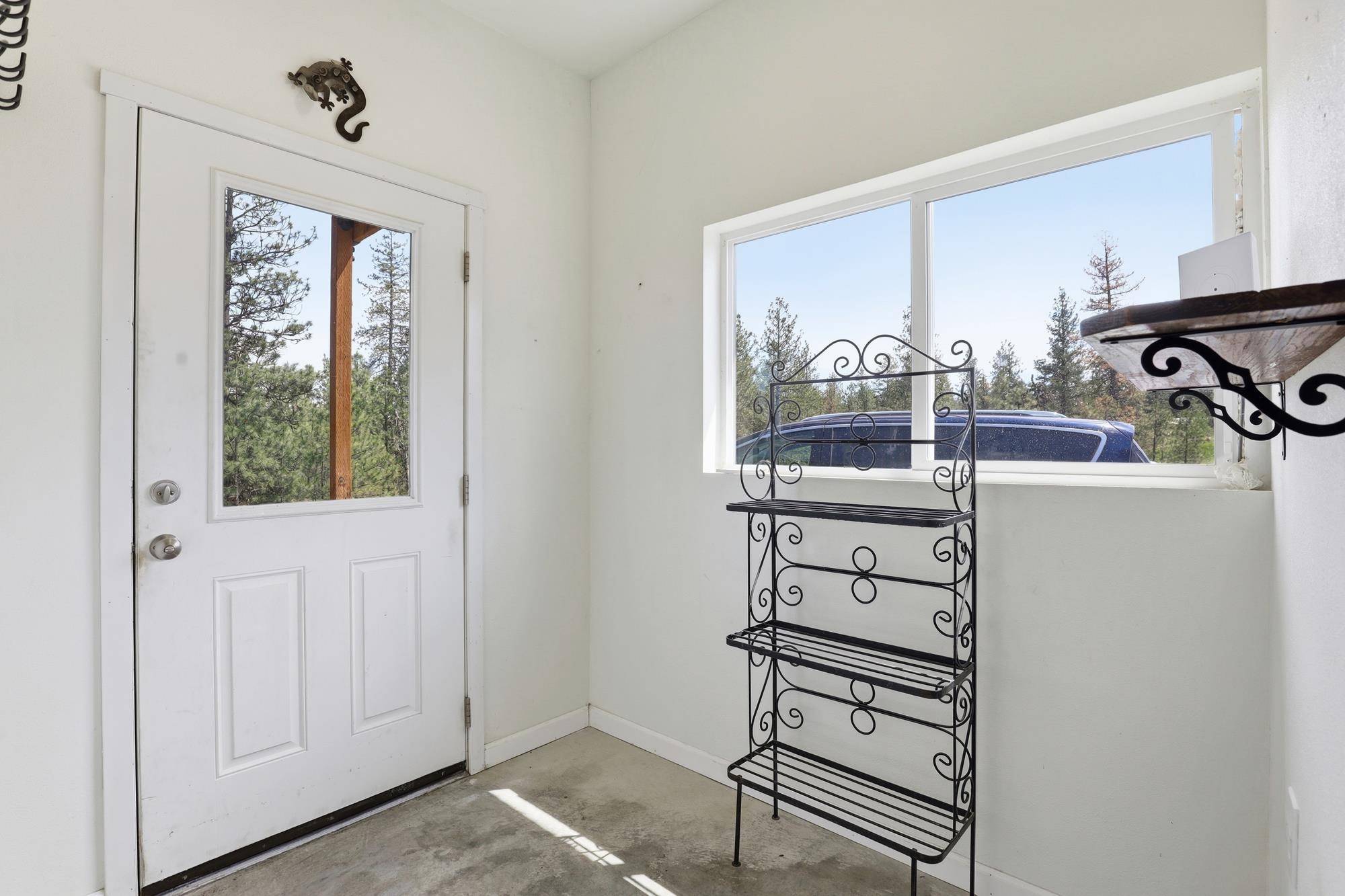 22718 W Martha Ln, Reardan, WA 99224
