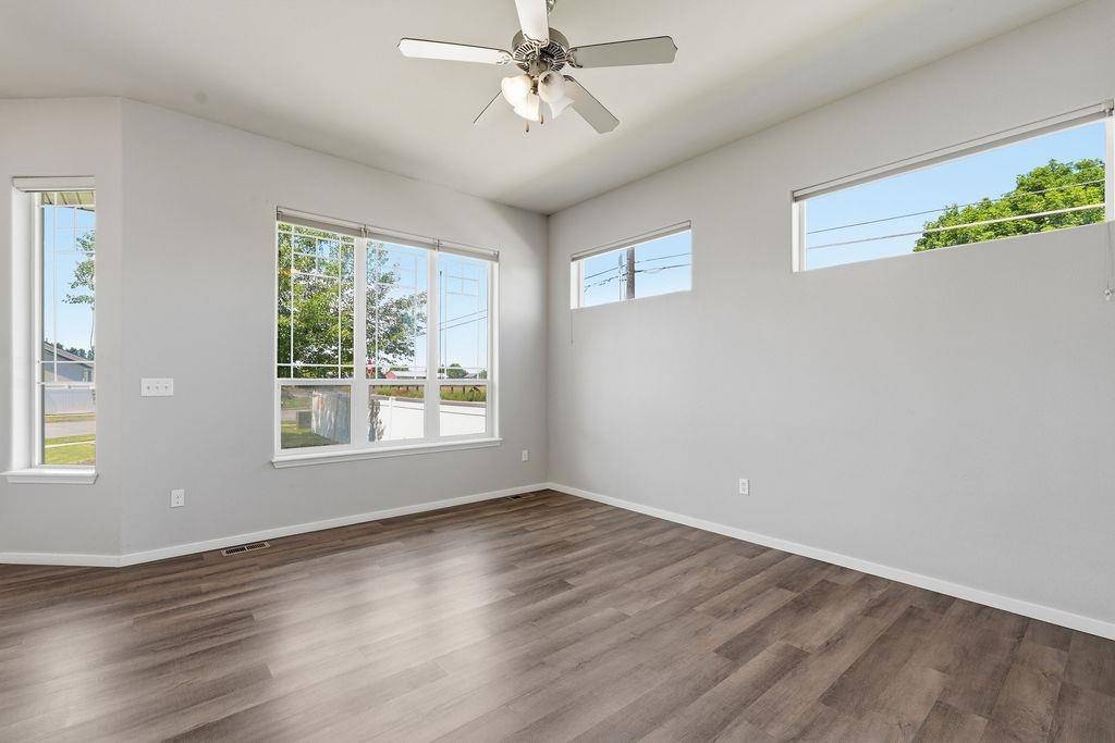 9428 N Oak St, Spokane, WA 99208