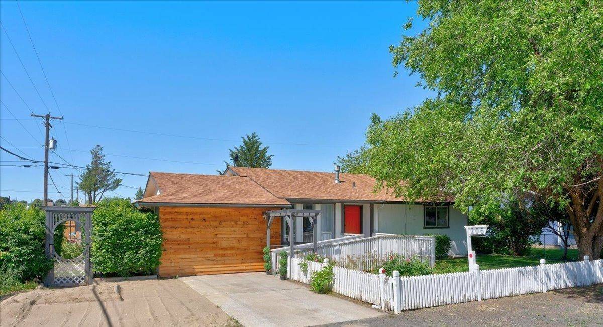 206 Maxwell St, Davenport, WA 99122