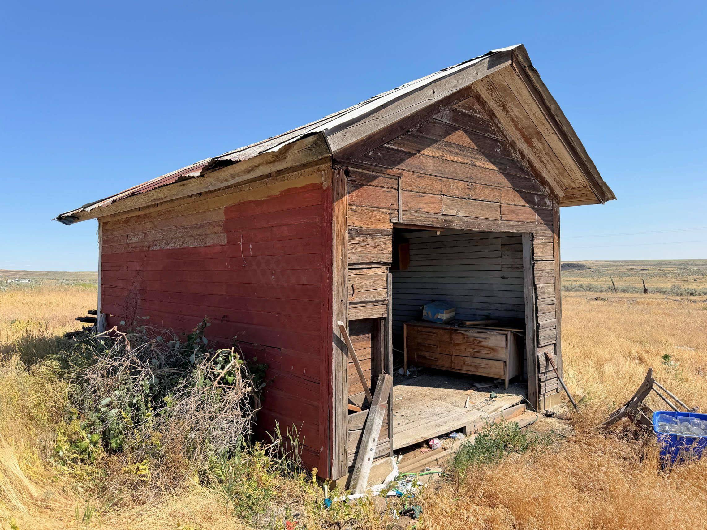 32498 N Crick Rd, Wilbur, WA 99185