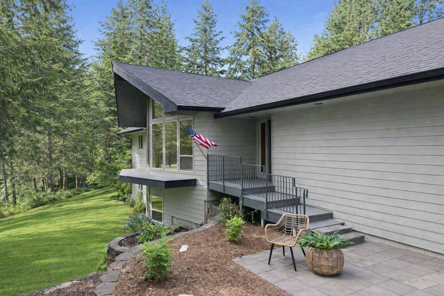 8818 N Ormond Ct, Newman Lake, WA 99025