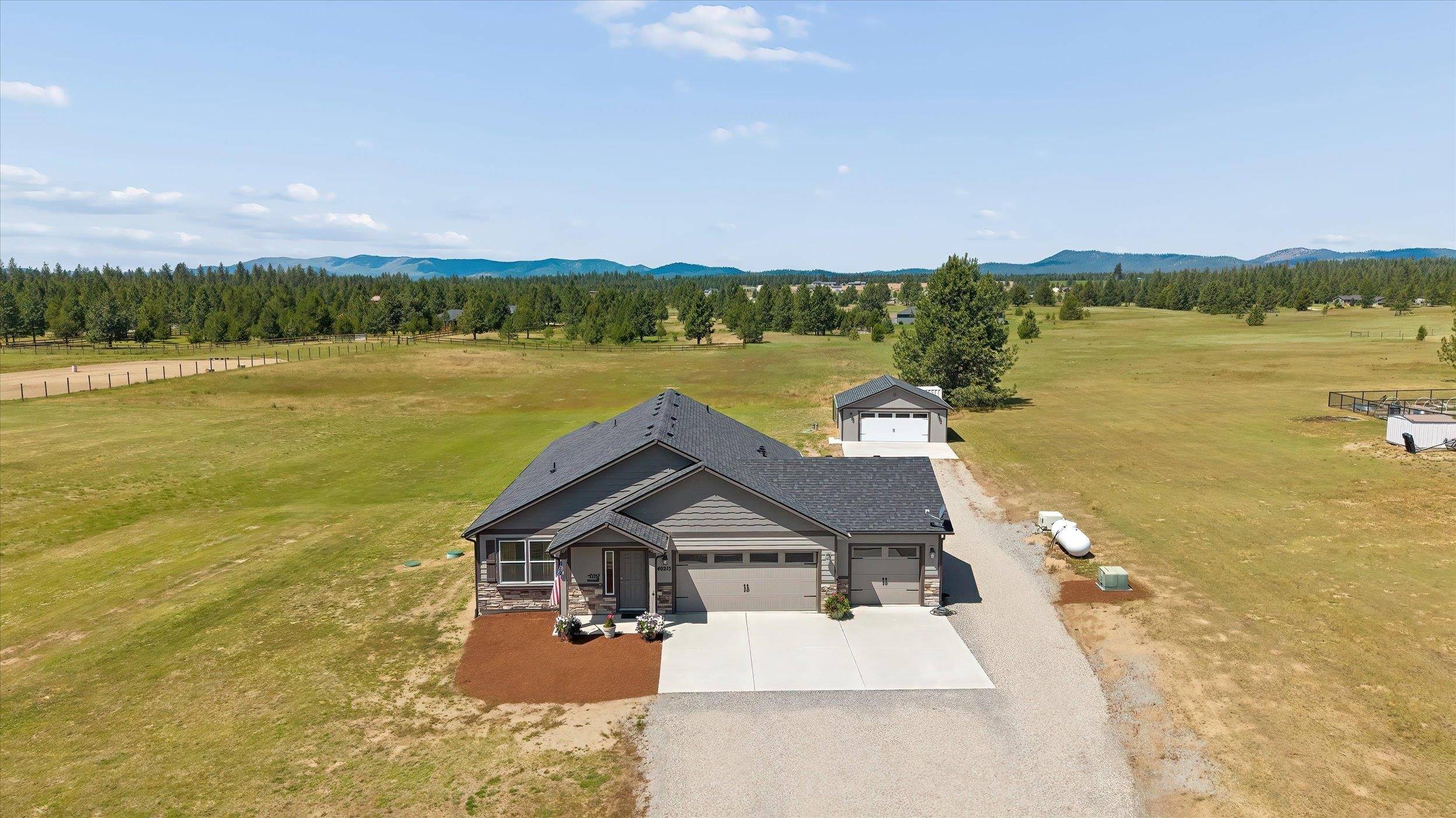 40215 N Sunnyside Ln, Deer Park, WA 99006