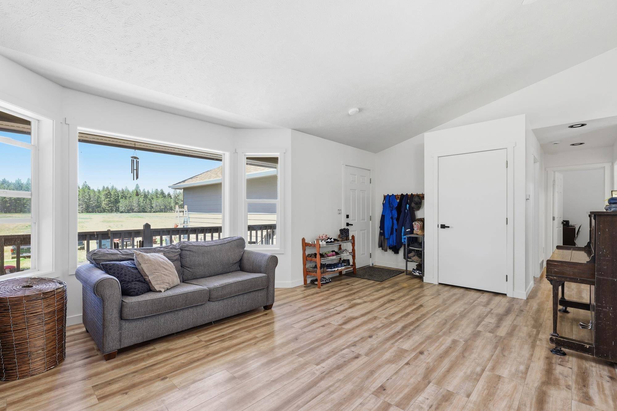 37106 N Muehle Rd, Elk, WA 99009