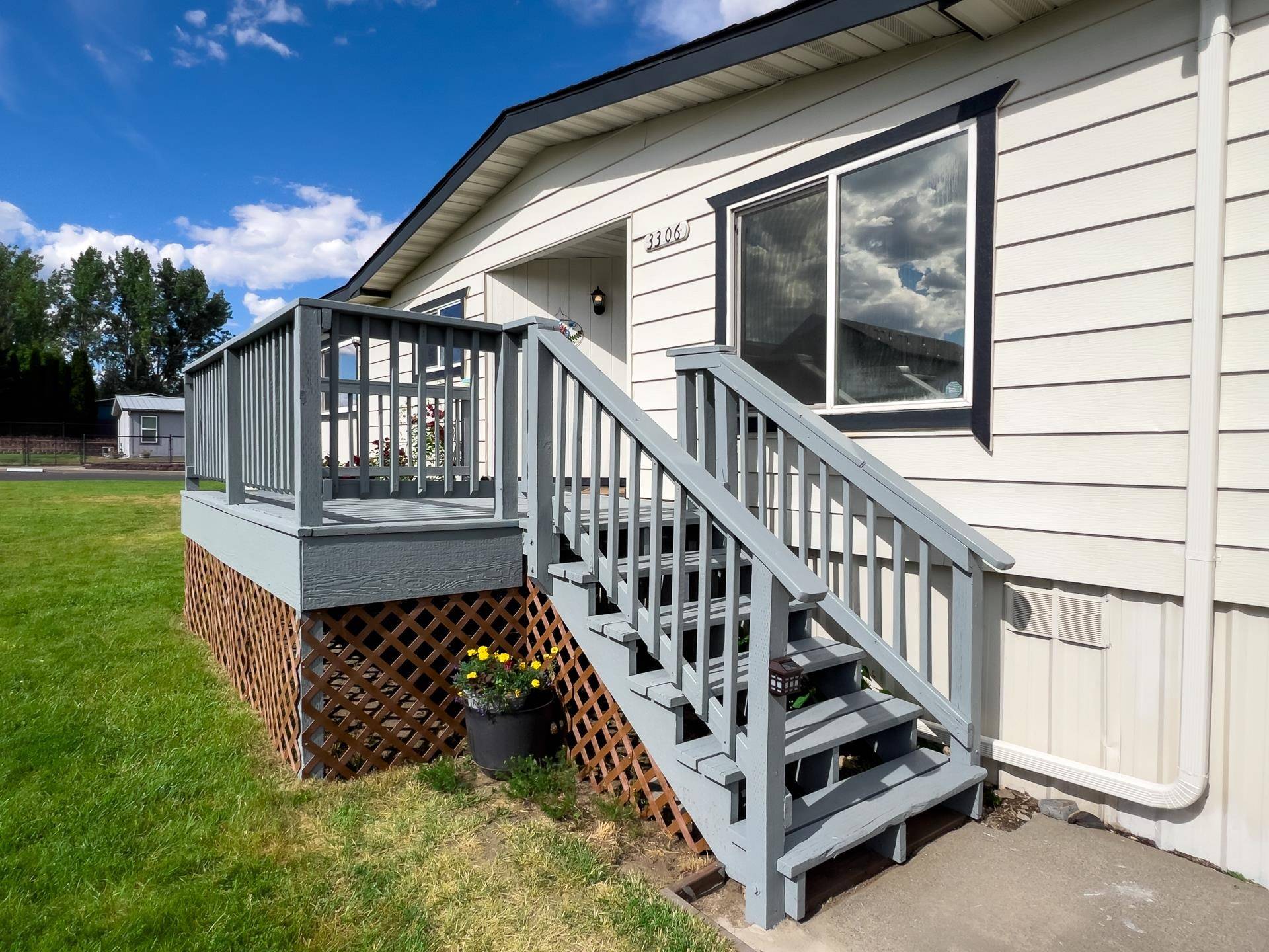 3306 E 4th Ct, Mead, WA 99021