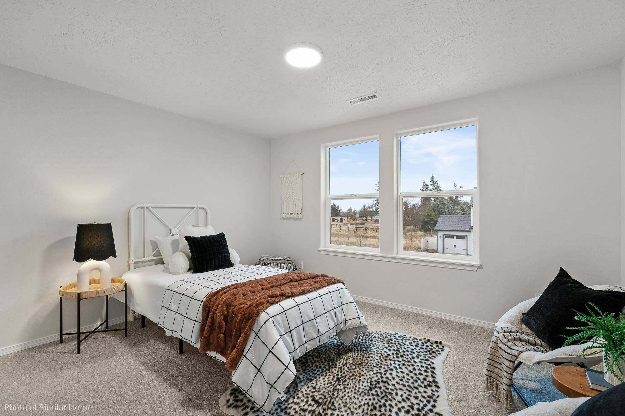512 N Viewmont Ct #Talent, Greenacres, WA 99016