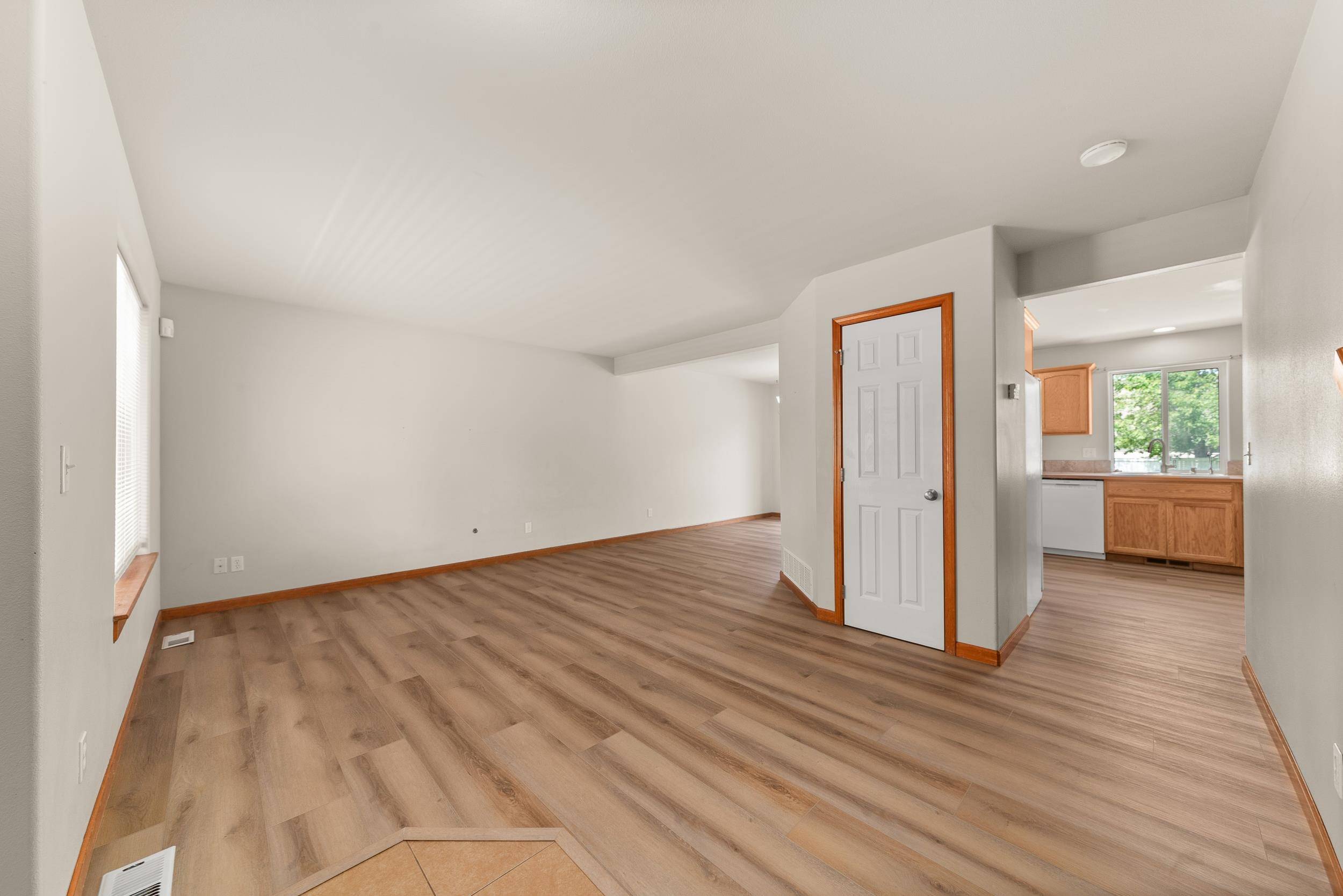 1613 E Beacon Ln, Spokane, WA 99217-8748