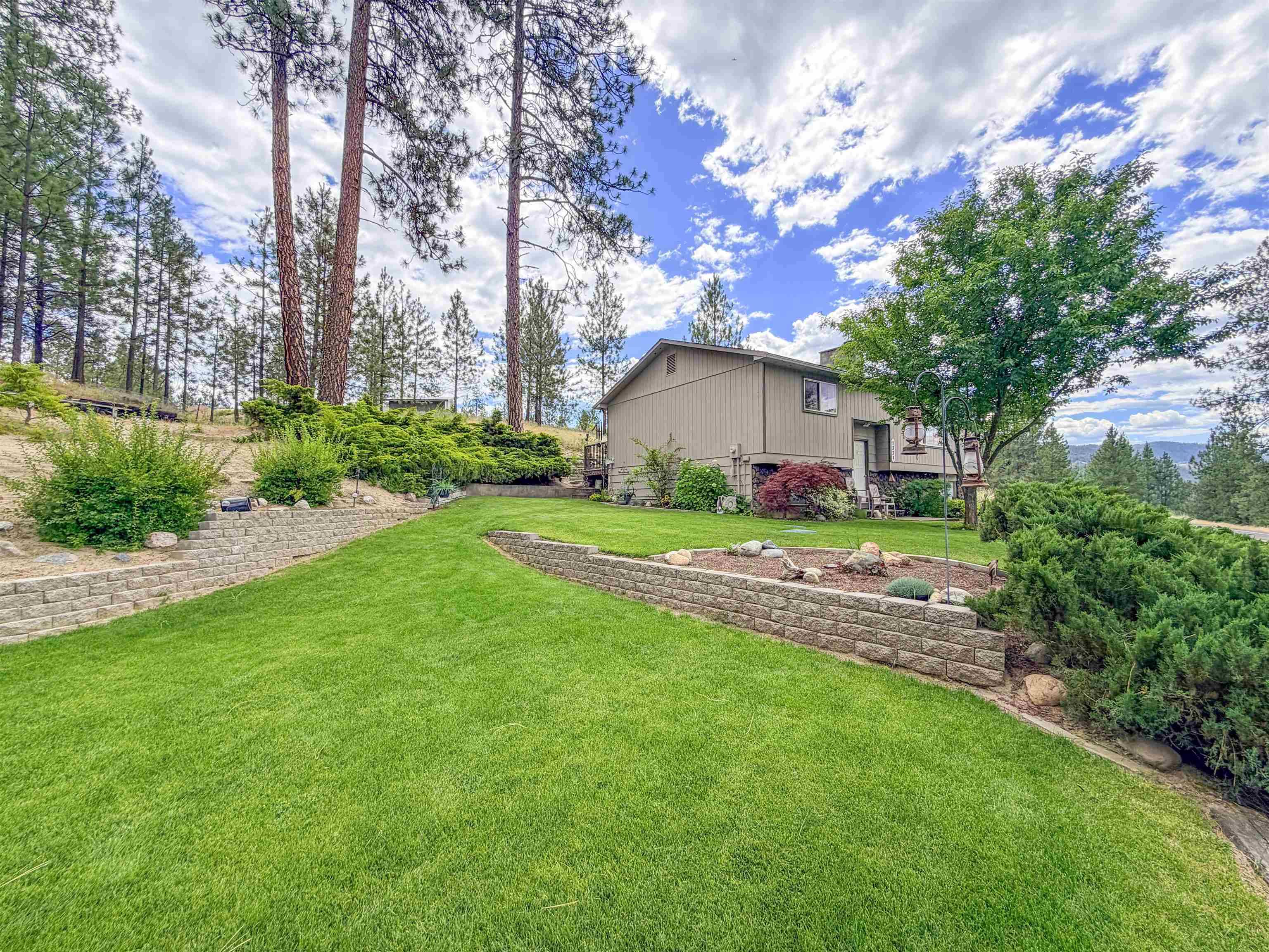 1338 W Old Kettle Rd, Kettle Falls, WA 99141