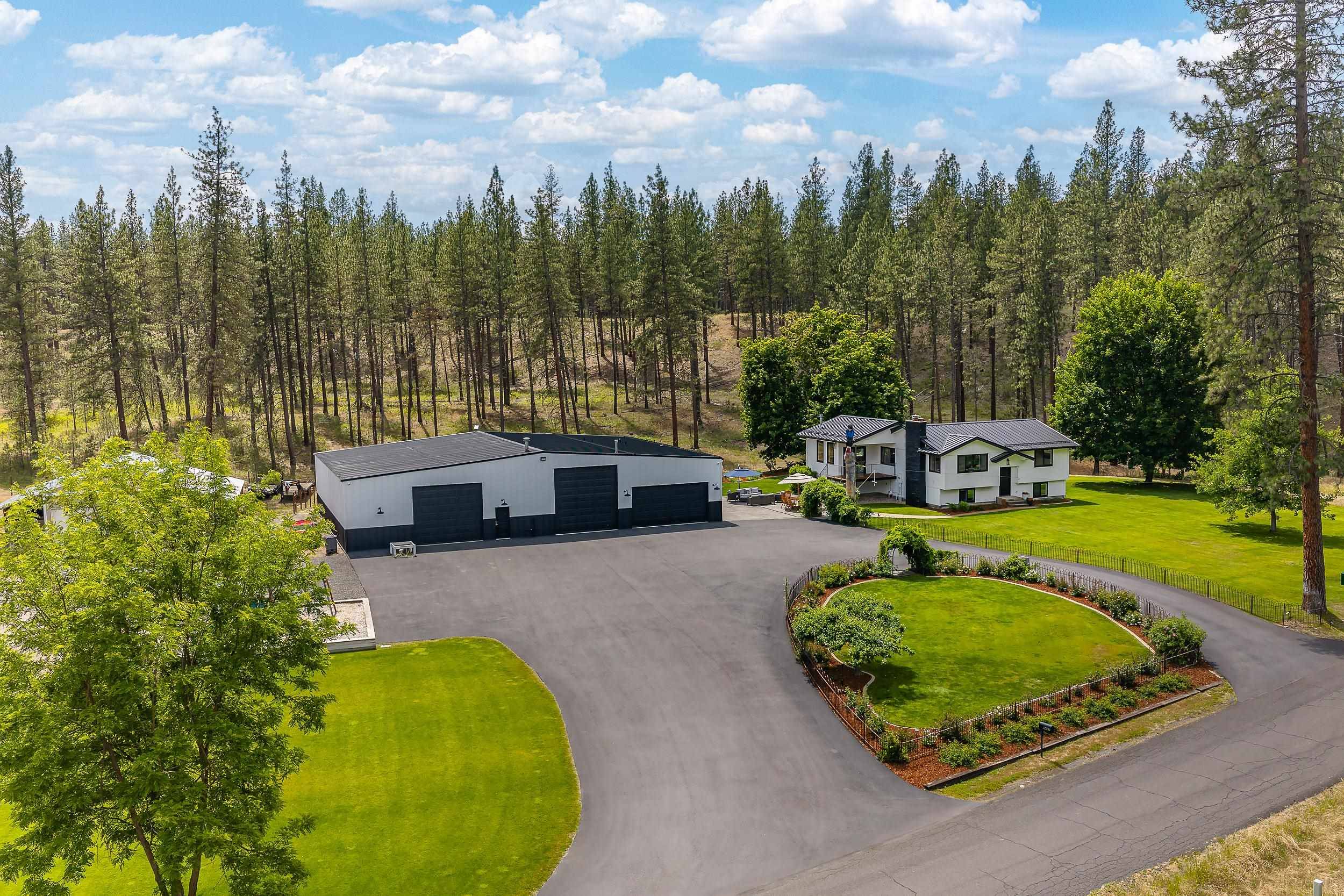 9427 N Riverside Park Dr, Nine Mile Falls, WA 99026
