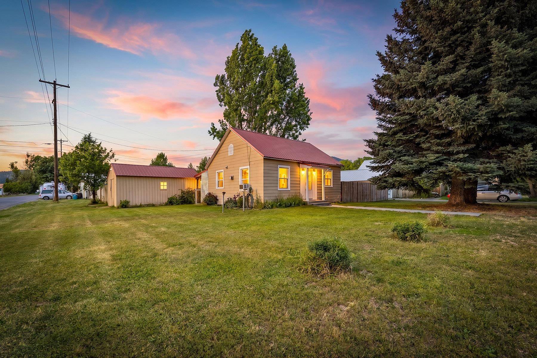 208 W Jenkins Ave, Chewelah, WA 99109