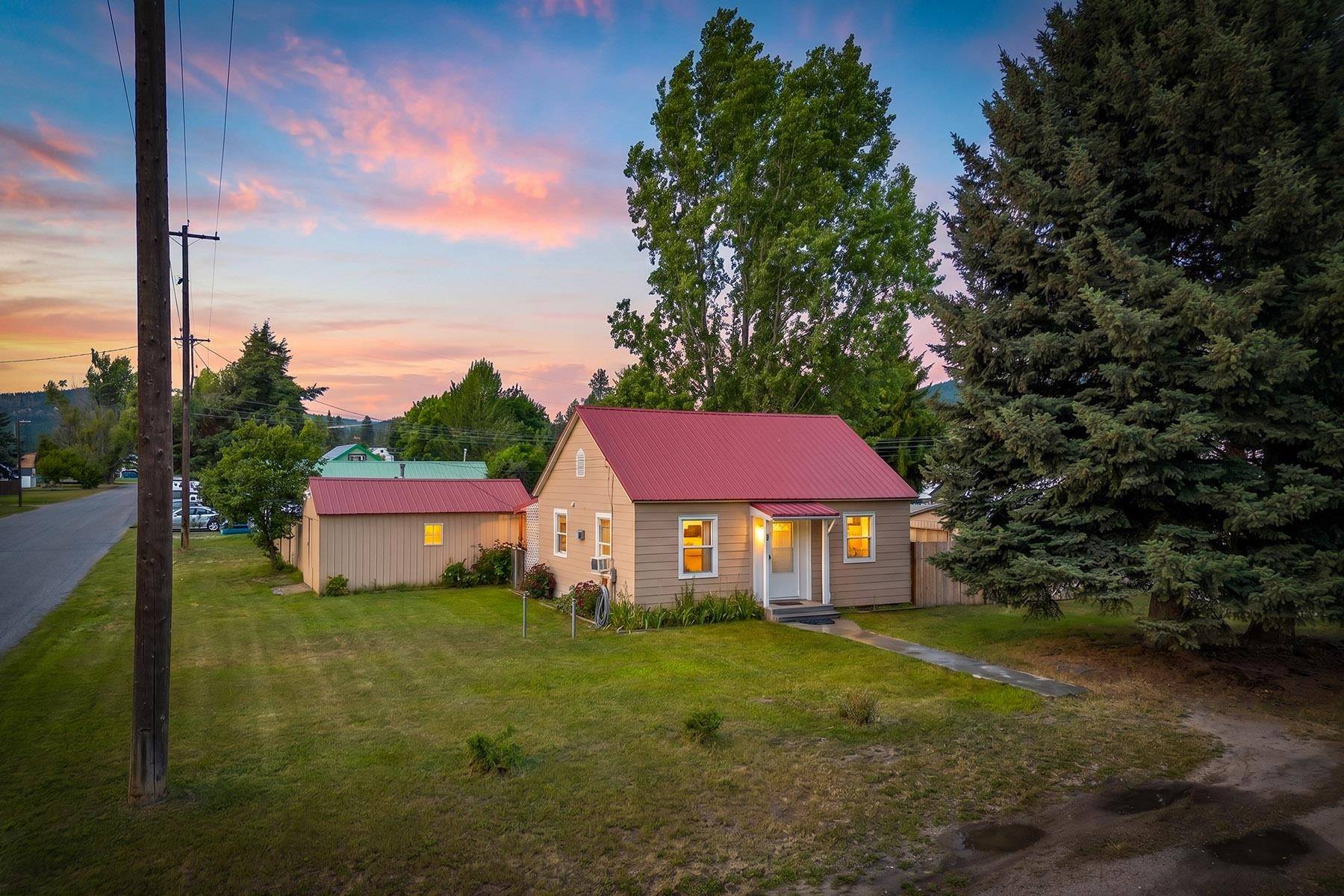 208 W Jenkins Ave, Chewelah, WA 99109