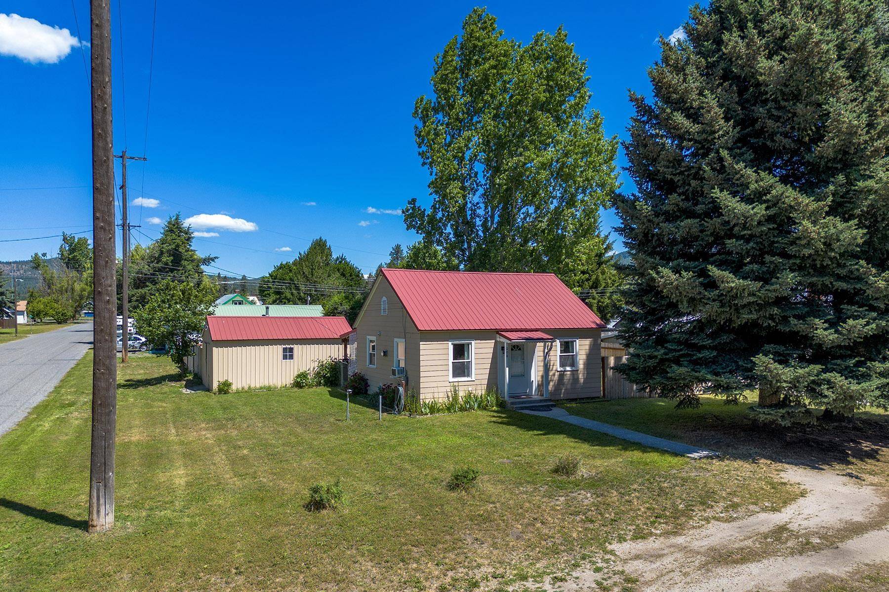 208 W Jenkins Ave, Chewelah, WA 99109