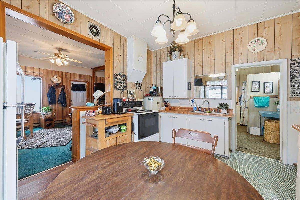 305 River Rd, Usk, WA 99180