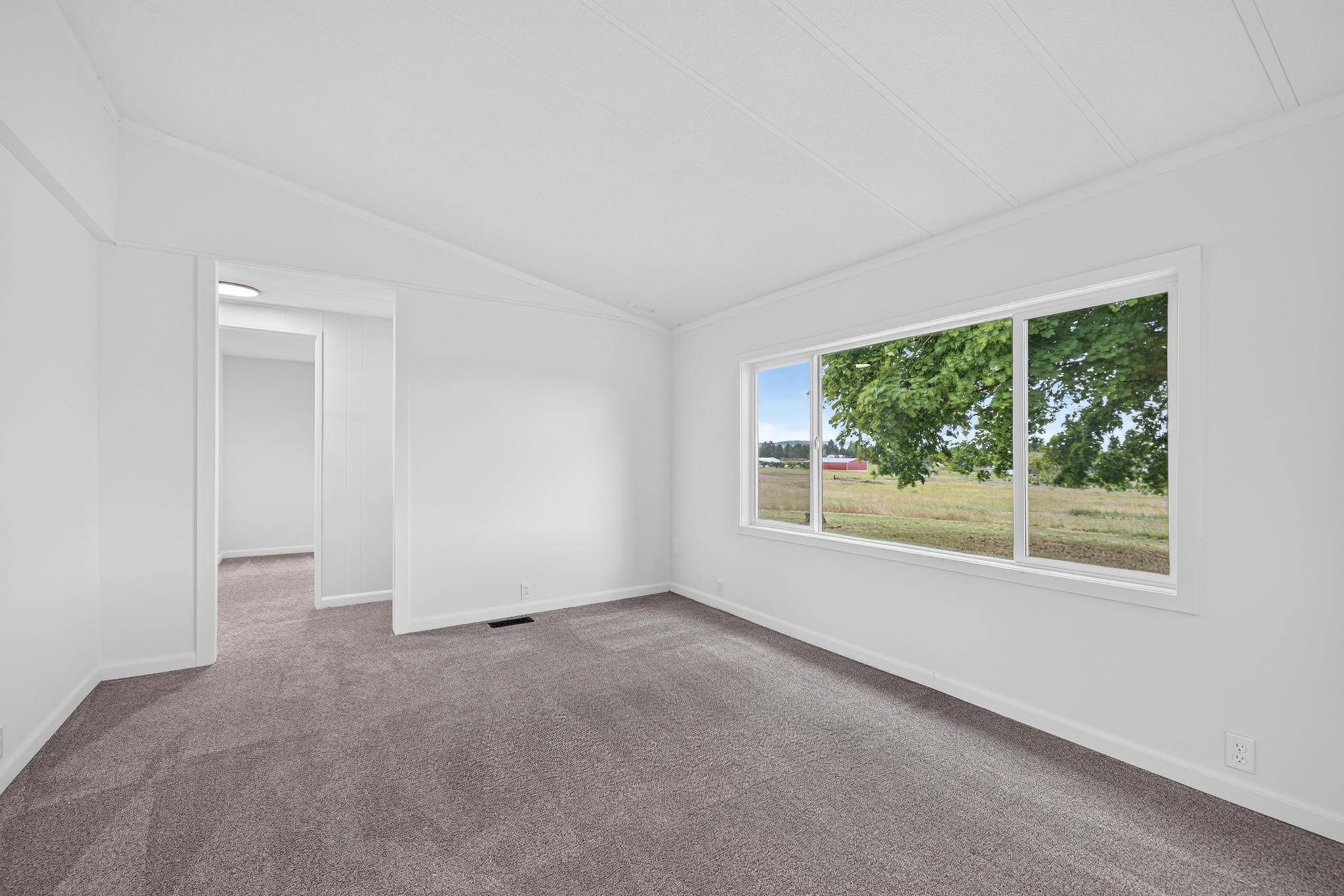 10215 E Day Mt Spokane Rd, Mead, WA 99021