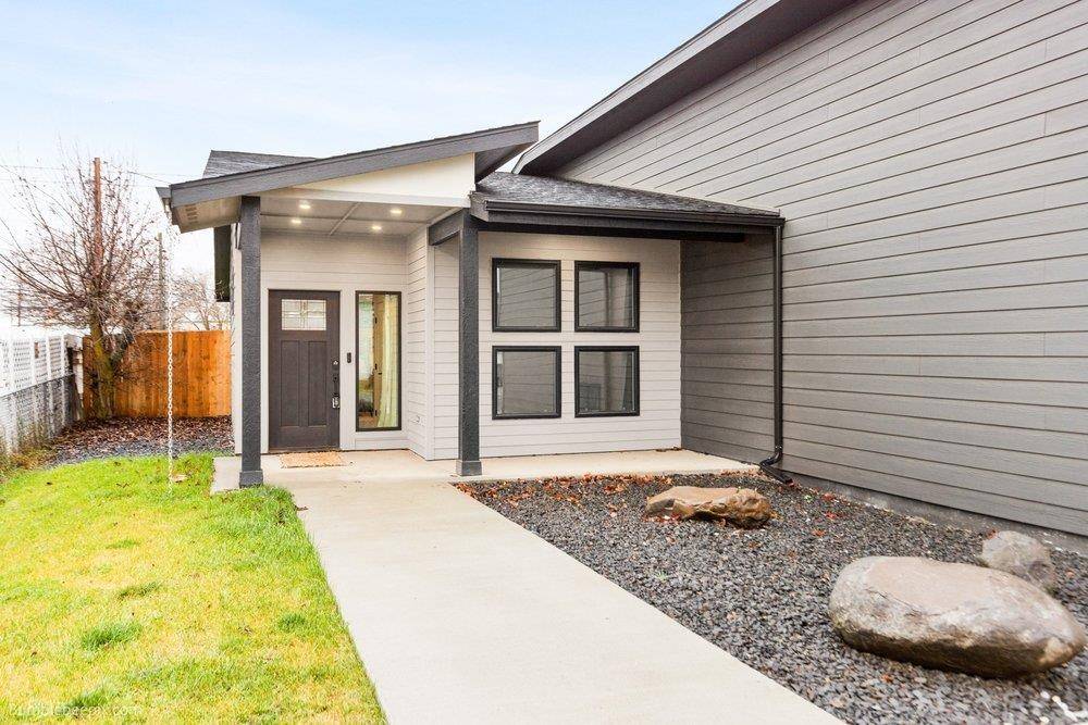 13521 W 12th Ave, Airway Heights, WA 99001