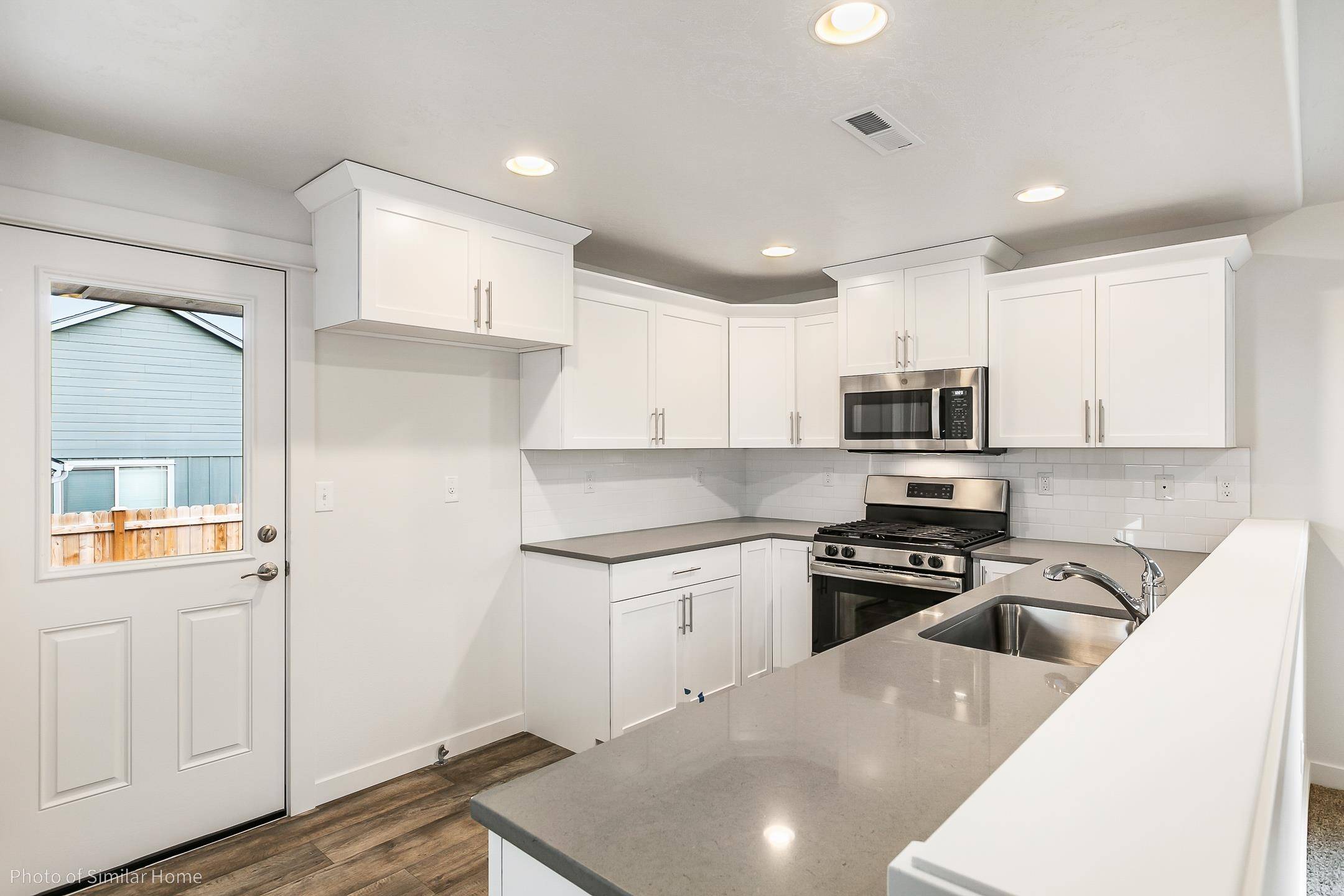 423 N Viewmont Ct #Arlington, Greenacres, WA 99016