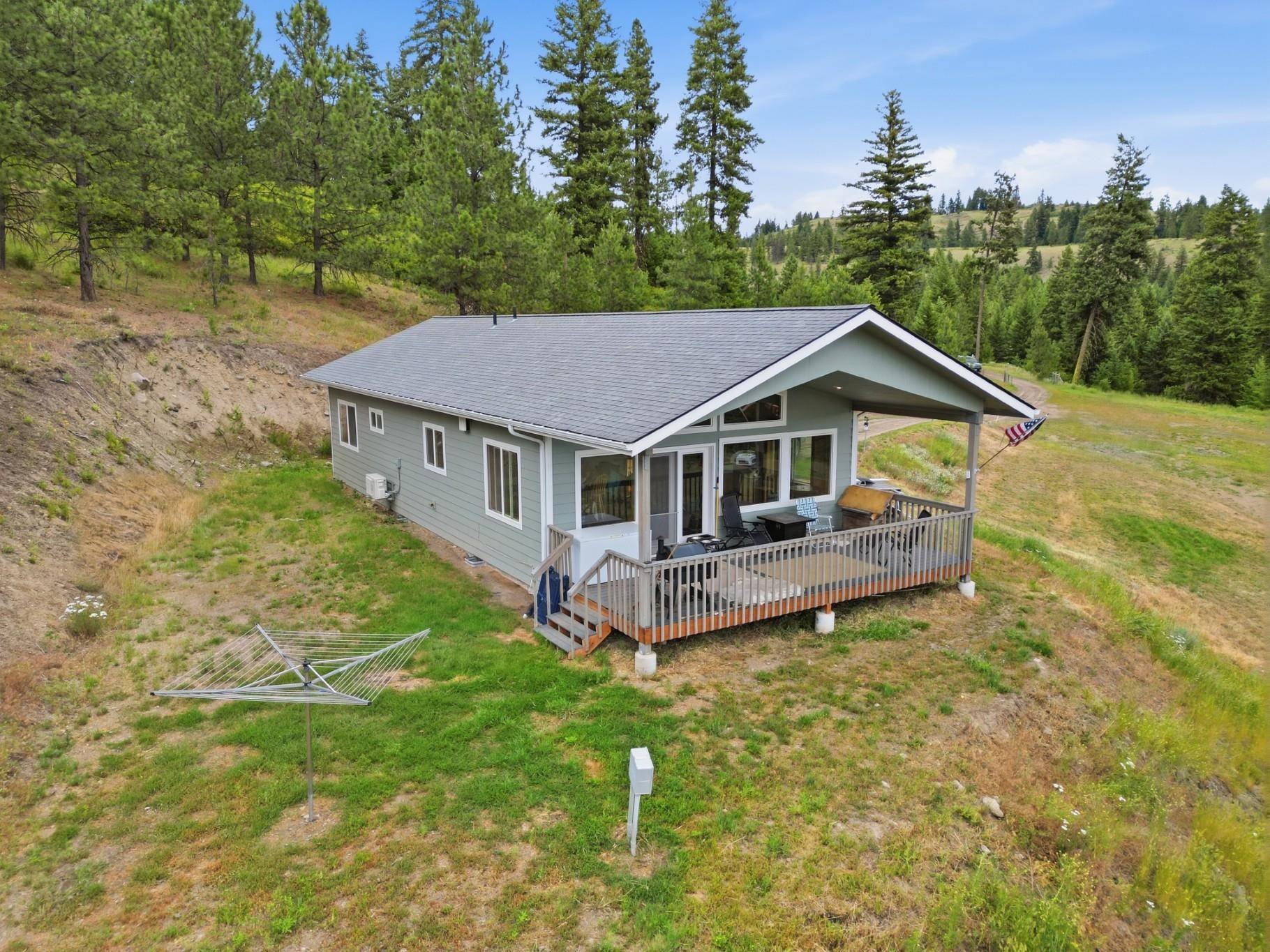 292 E Knob Hill E Rd, Republic, WA 99166