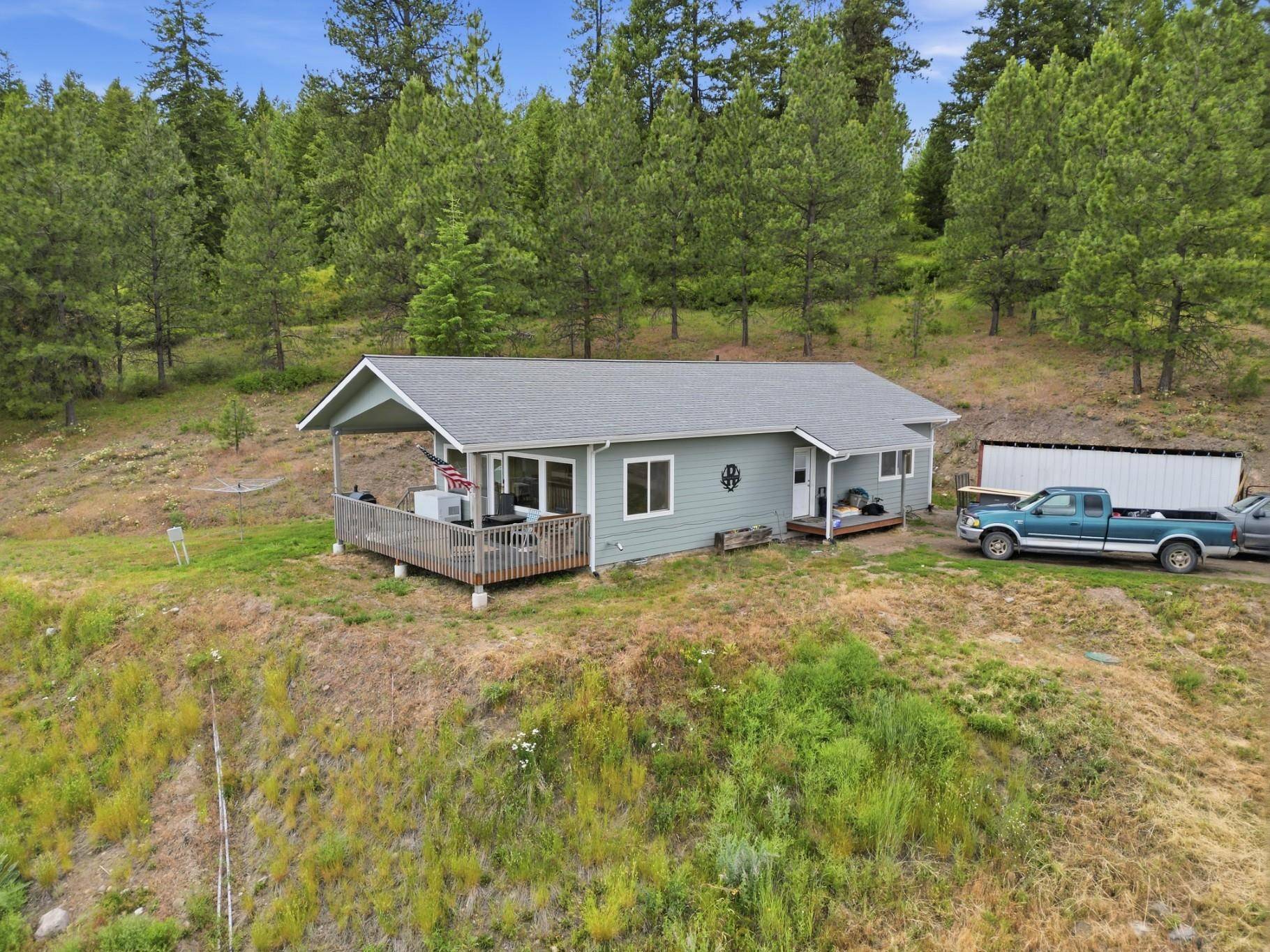 292 E Knob Hill E Rd, Republic, WA 99166