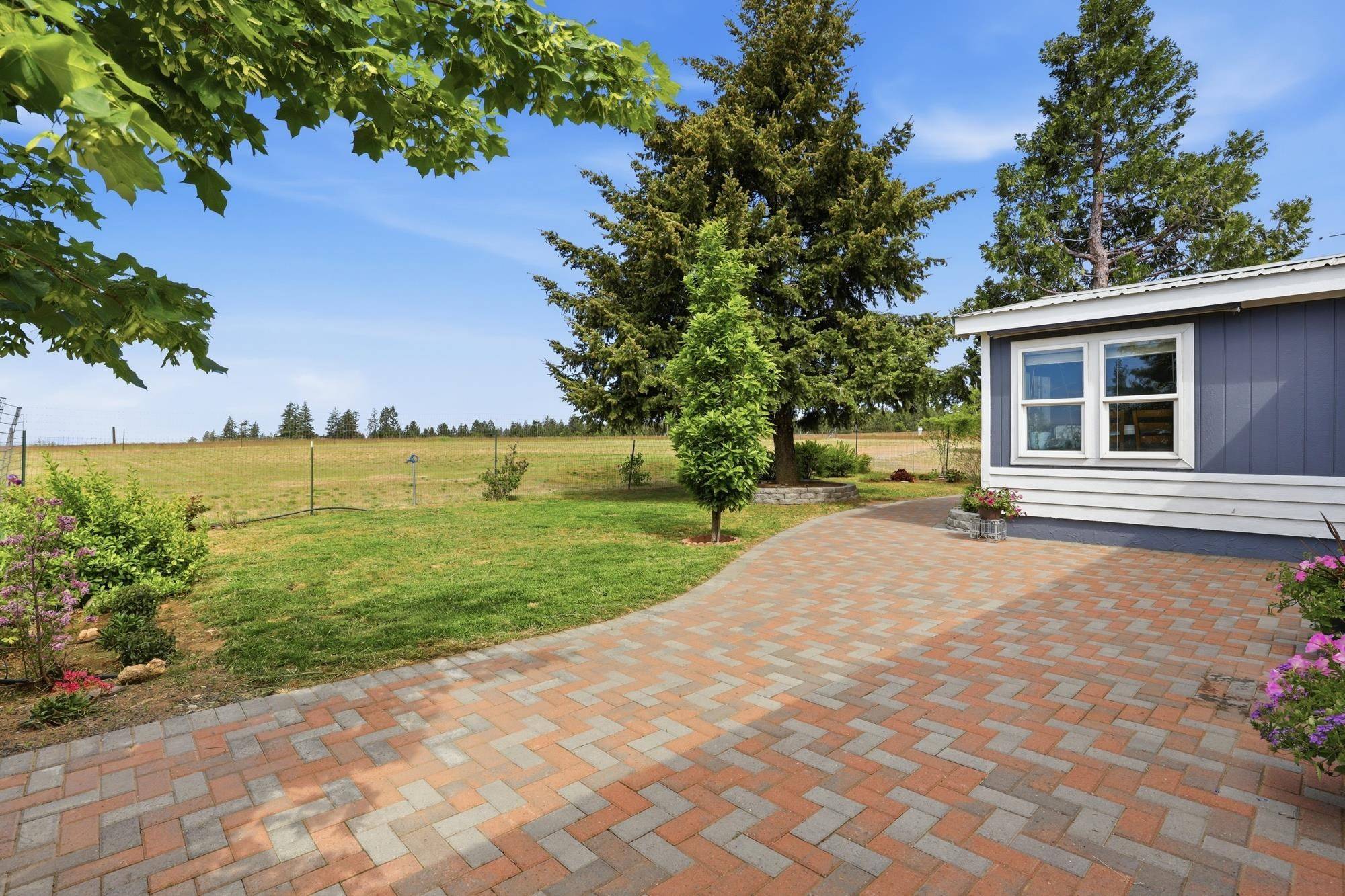 31810 N Schwachtgen Rd, Chattaroy, WA 99003