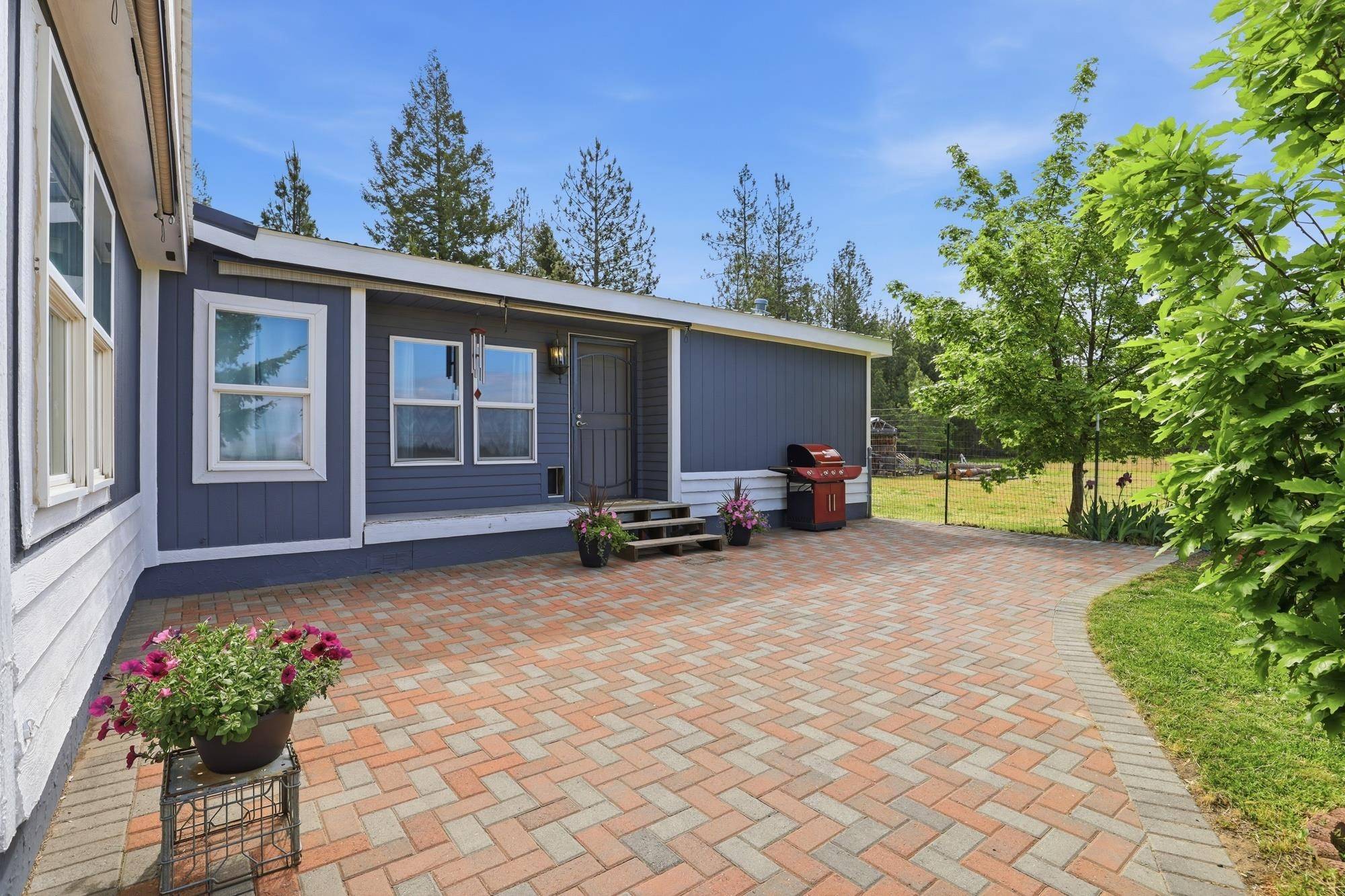 31810 N Schwachtgen Rd, Chattaroy, WA 99003
