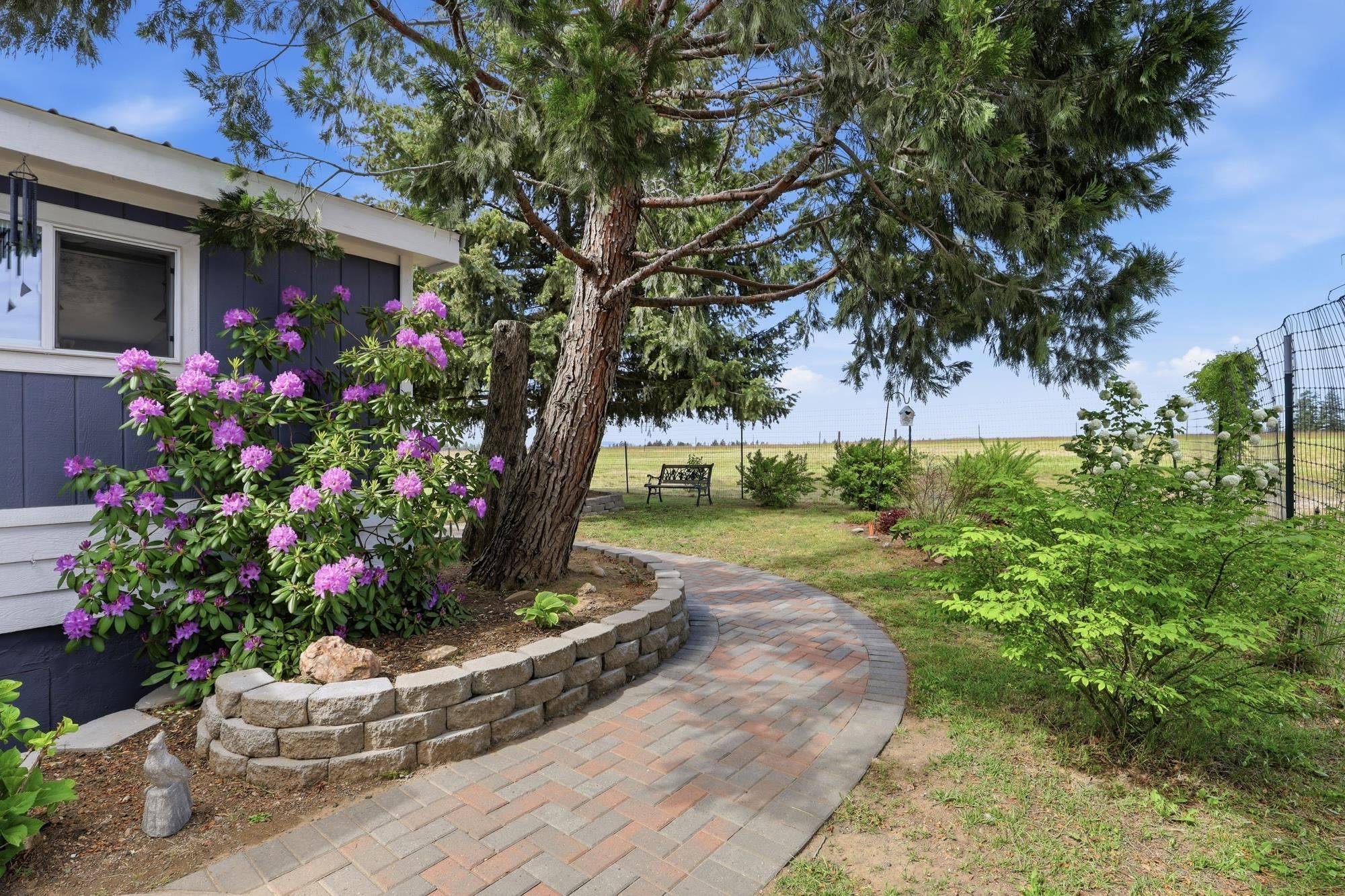 31810 N Schwachtgen Rd, Chattaroy, WA 99003