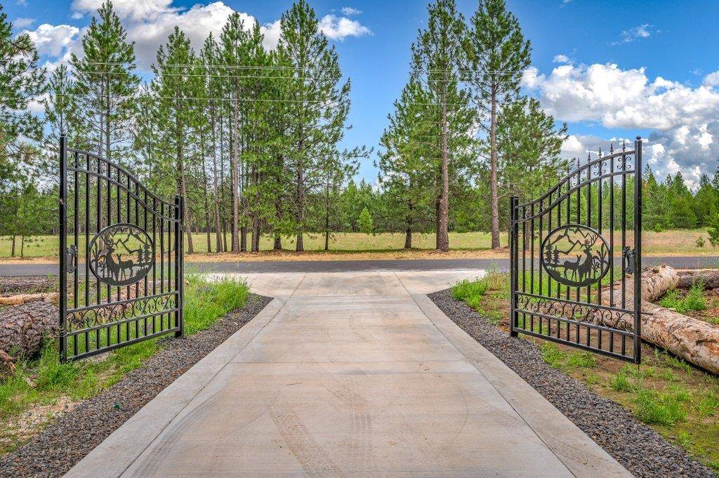 1015 W Montgomery Rd, Deer Park, WA 99006