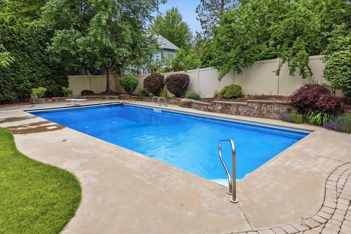 15923 N Woodcrest Ct, Spokane, WA 99208