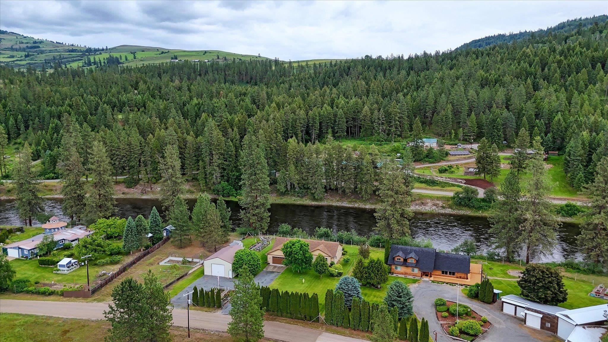 61 Paradise Cove Rd, Kettle Falls, WA 99141