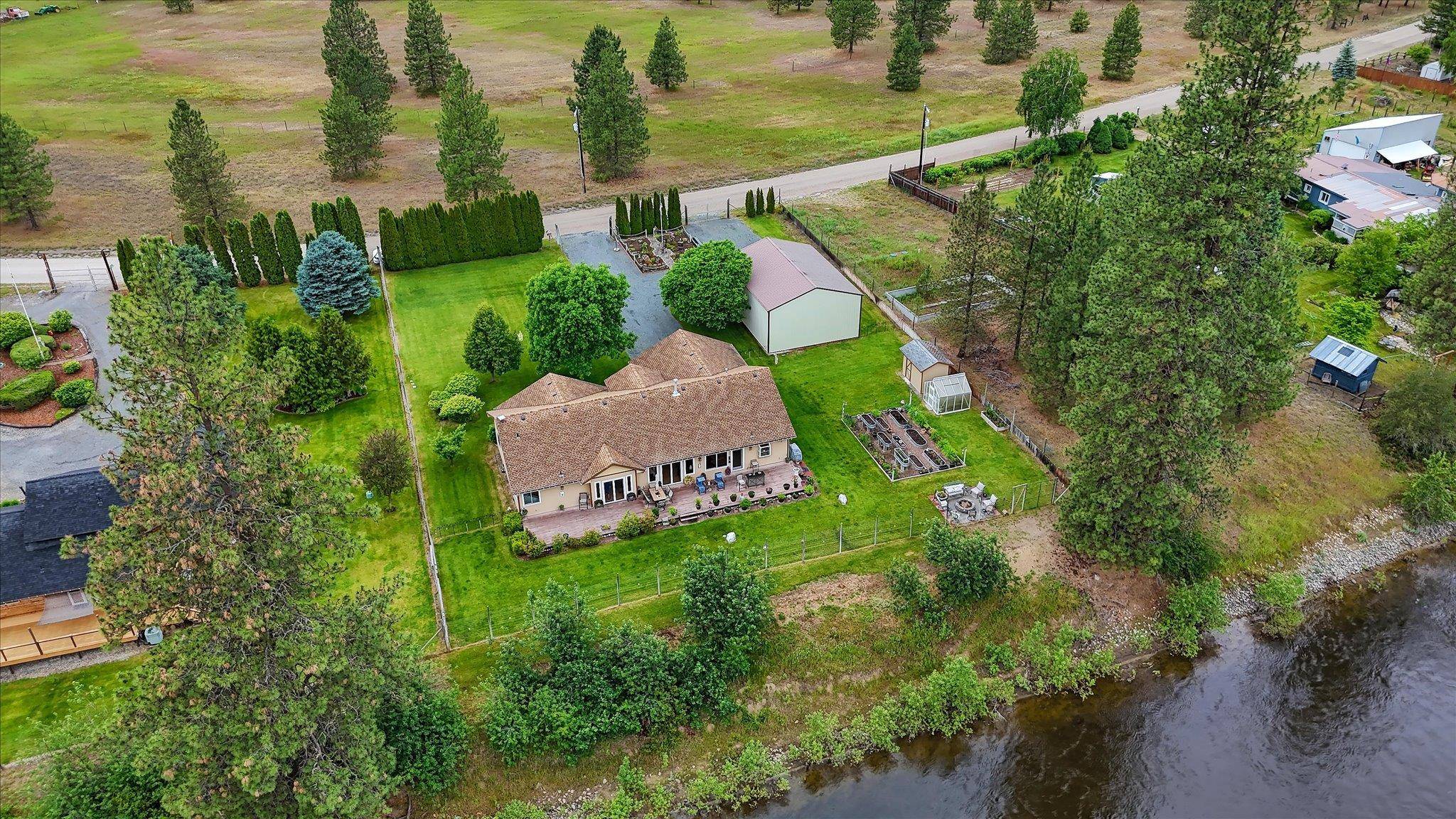 61 Paradise Cove Rd, Kettle Falls, WA 99141