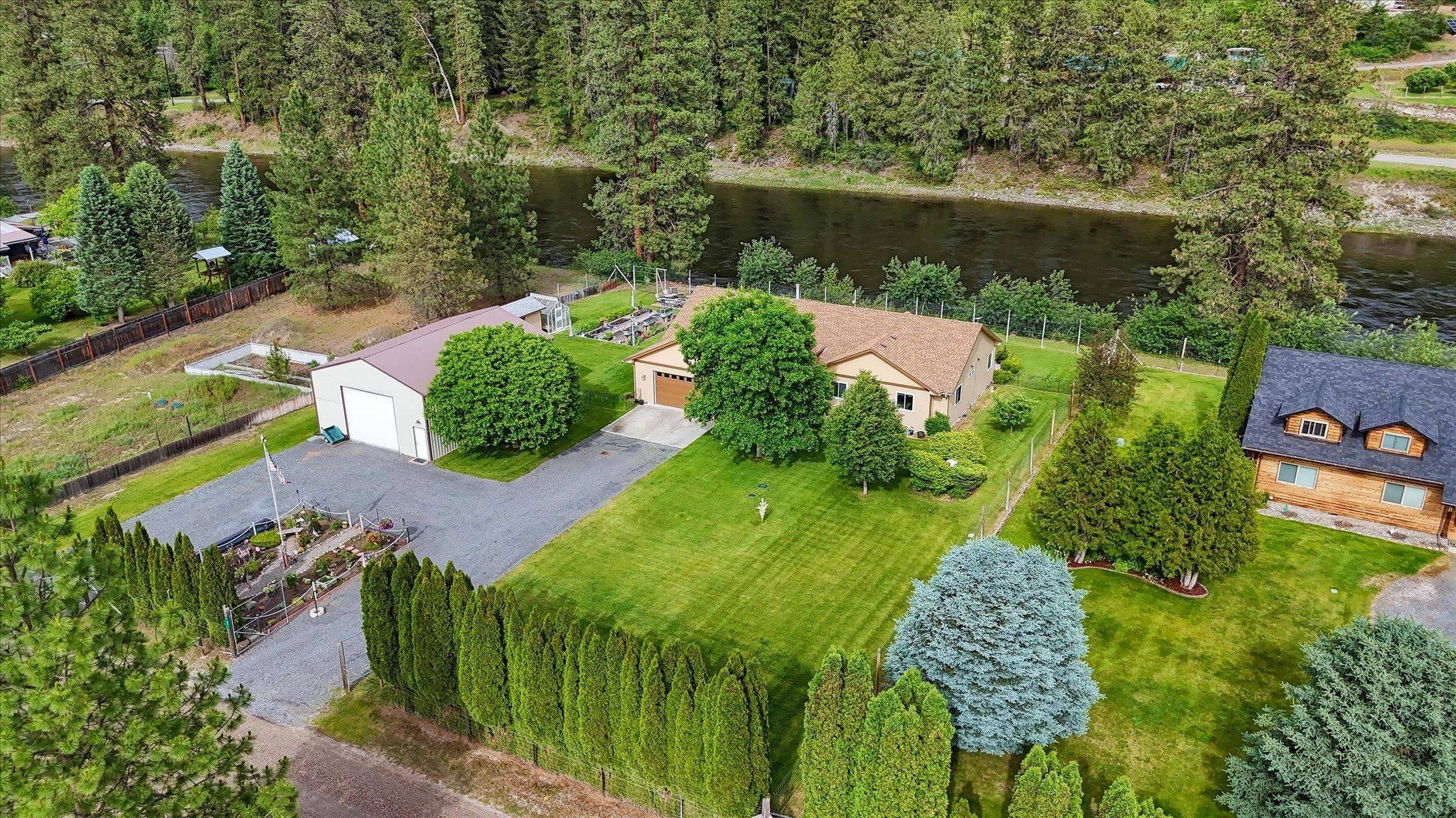 61 Paradise Cove Rd, Kettle Falls, WA 99141
