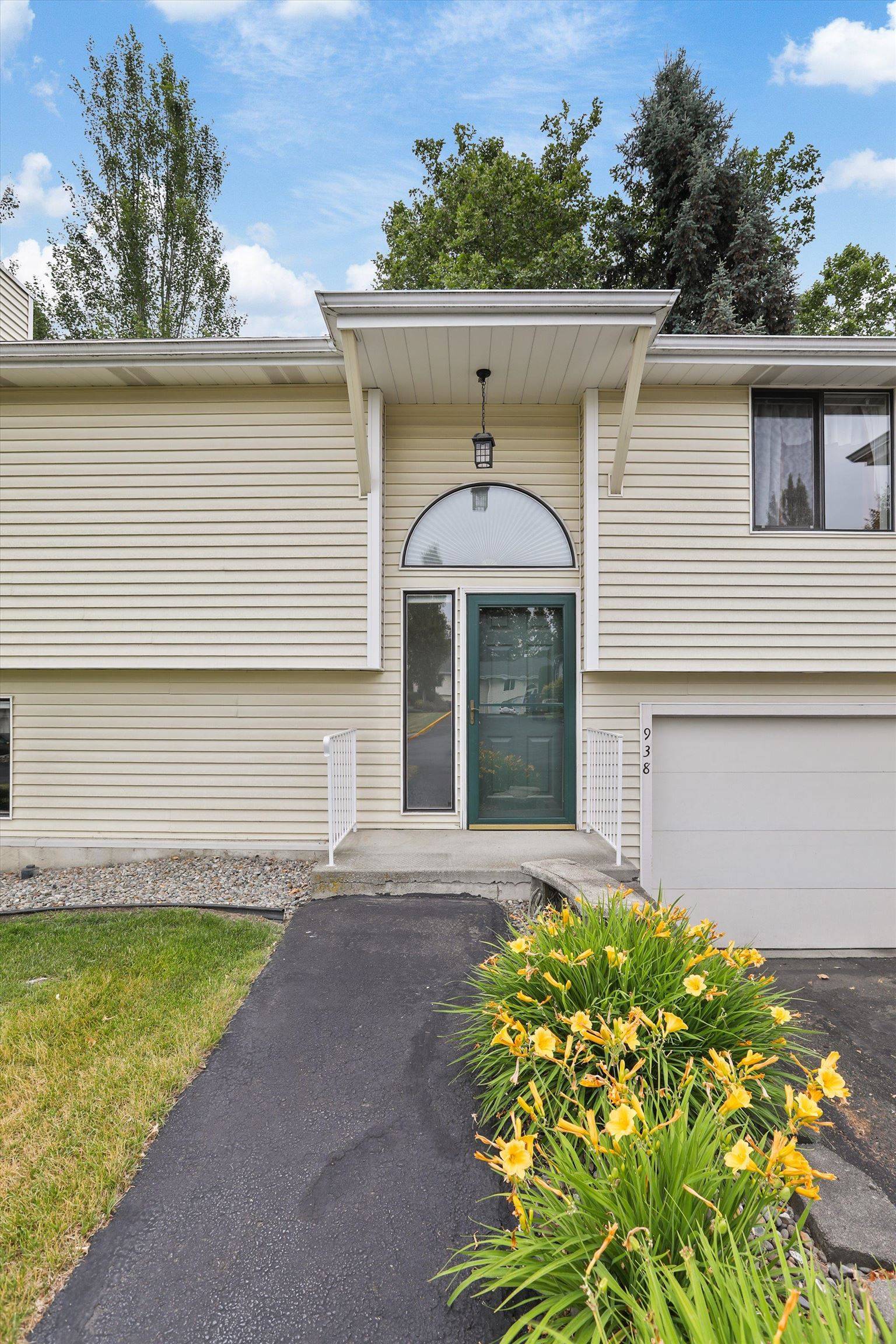 938 E Calkins Dr, Spokane, WA 99208
