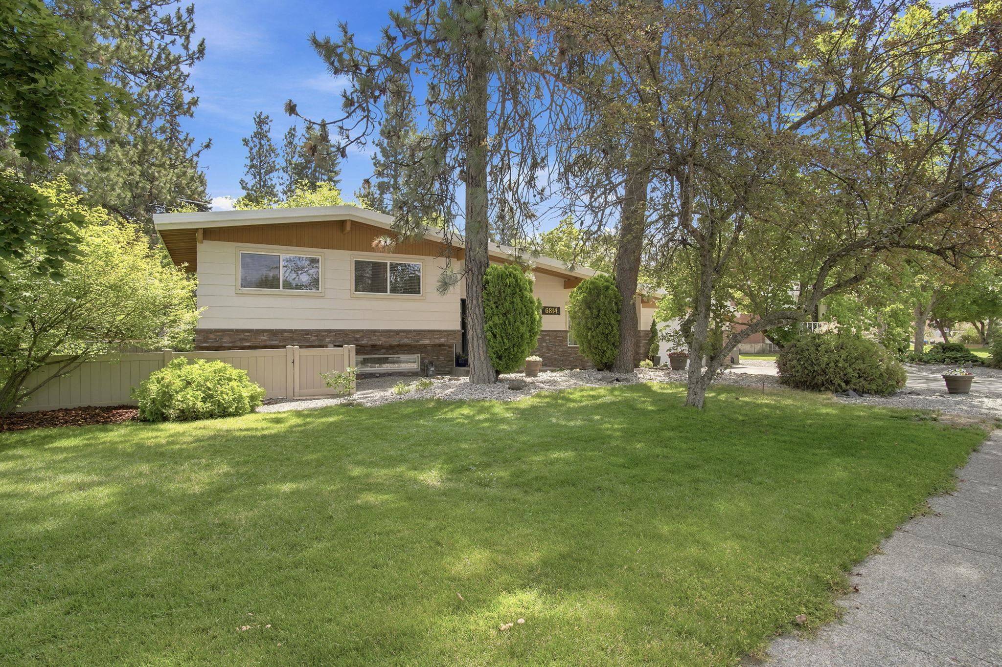 6814 N Wall St, Spokane, WA 99208