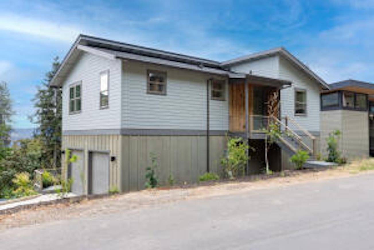 215 NW Sophie Ln, White Salmon, WA 98672