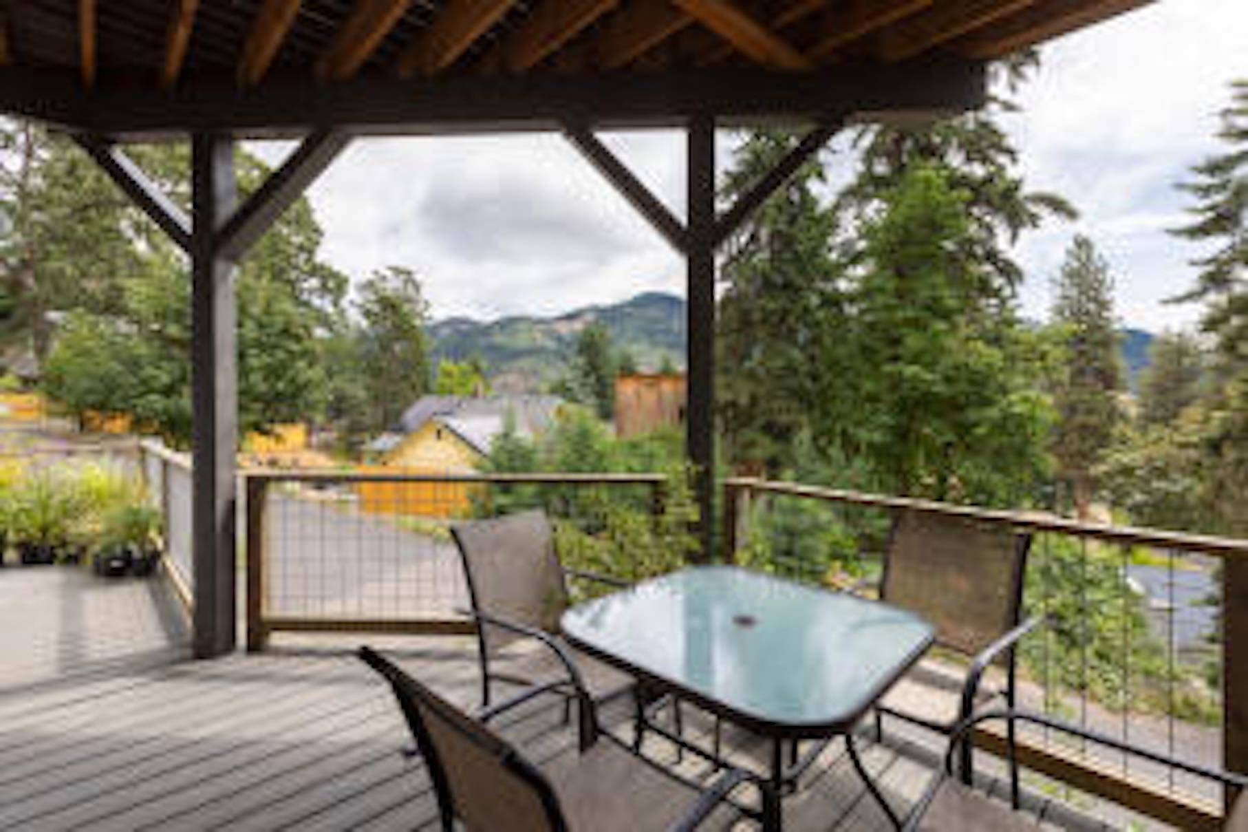 215 NW Sophie Ln, White Salmon, WA 98672