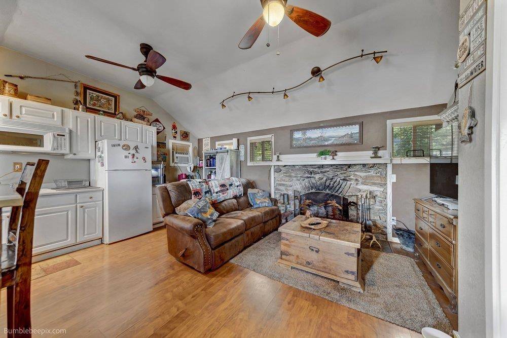 22807 E Park Beach Rd, Newman Lake, WA 99025