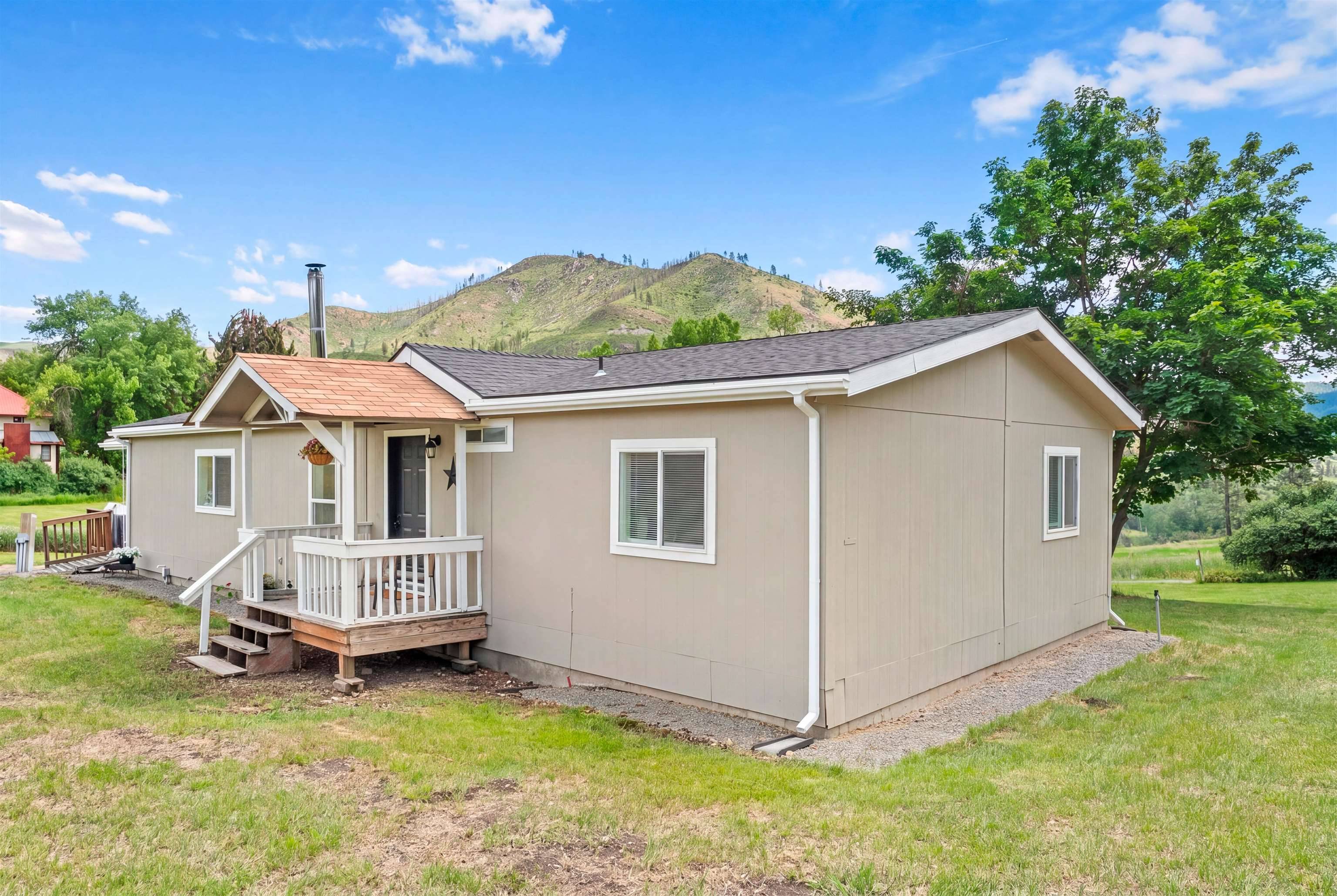 4562 Lessig Rd #A, Hunters, WA 99137